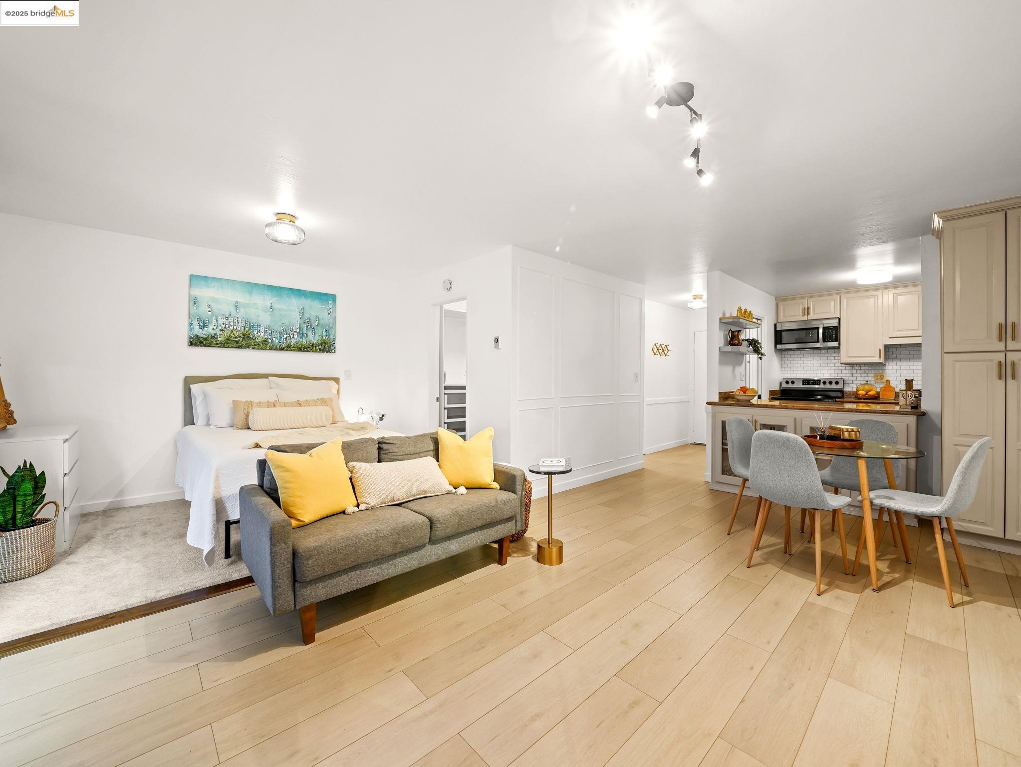 Detail Gallery Image 6 of 47 For 1321 Webster St #D212,  Alameda,  CA 94501 - 1 Beds | 1 Baths