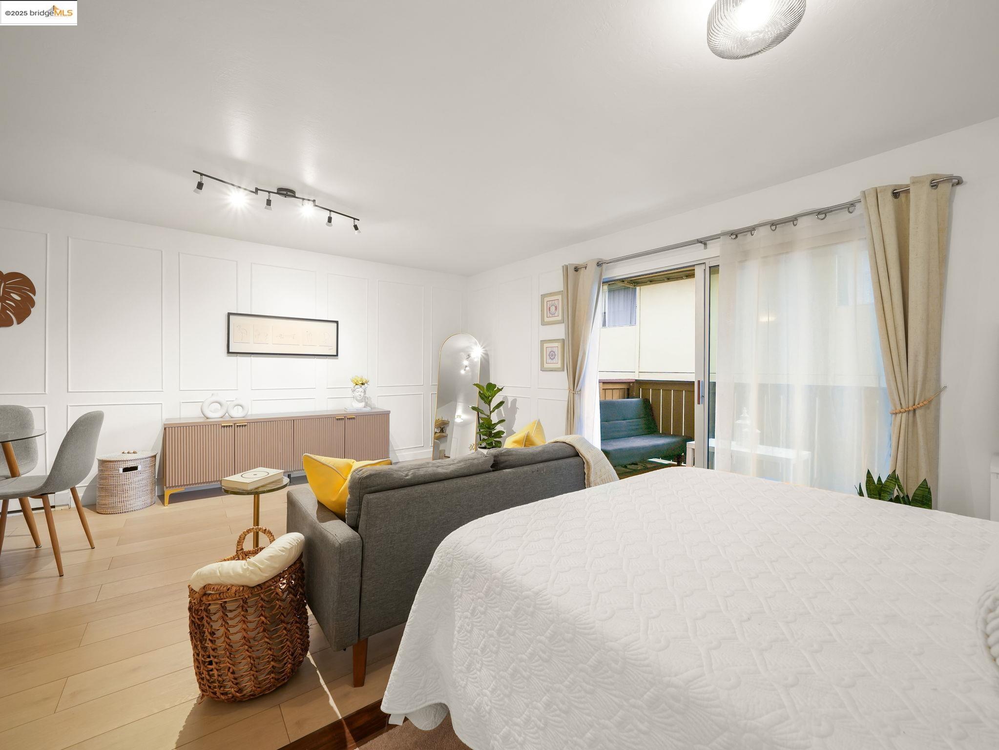 Detail Gallery Image 7 of 47 For 1321 Webster St #D212,  Alameda,  CA 94501 - 1 Beds | 1 Baths