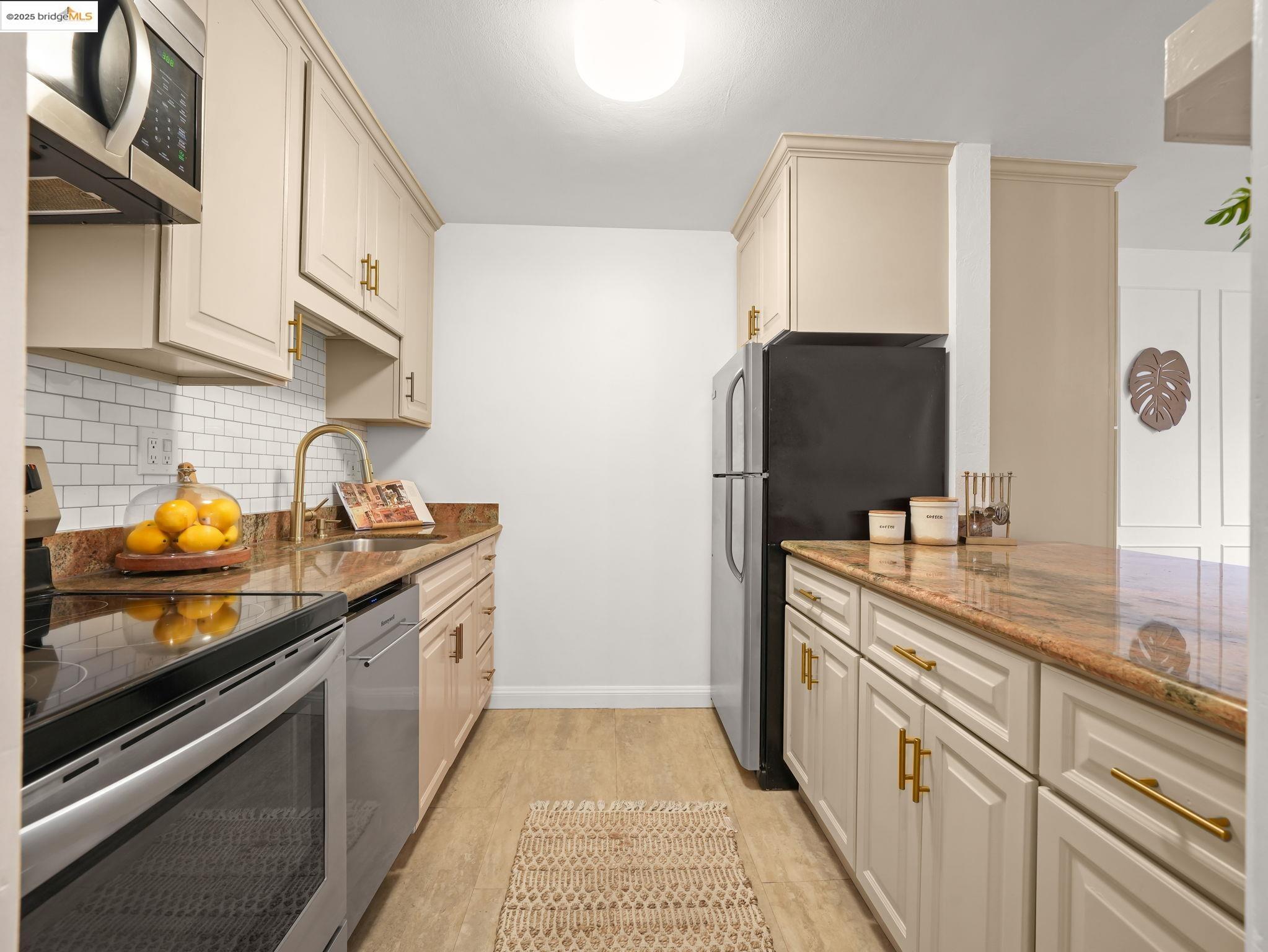 Detail Gallery Image 8 of 47 For 1321 Webster St #D212,  Alameda,  CA 94501 - 1 Beds | 1 Baths