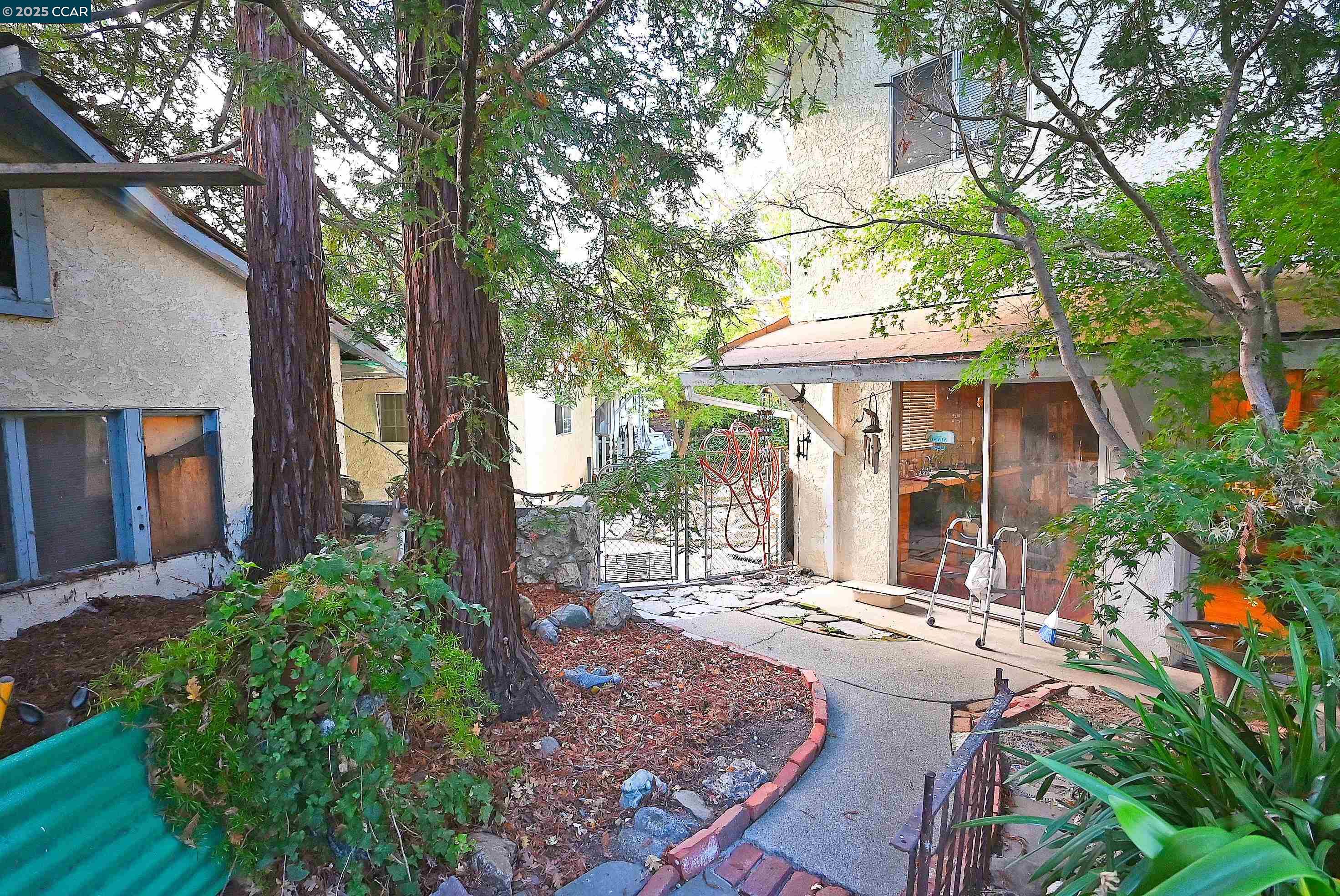 Detail Gallery Image 9 of 26 For 3160 Walnut Blvd, Walnut Creek,  CA 94597 - 3 Beds | 1 Baths