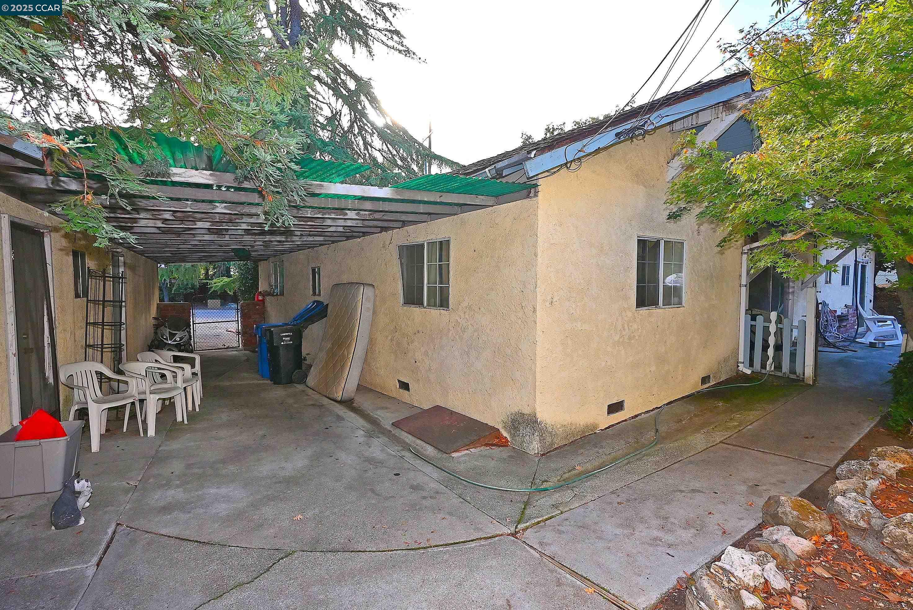 Detail Gallery Image 10 of 26 For 3160 Walnut Blvd, Walnut Creek,  CA 94597 - 3 Beds | 1 Baths