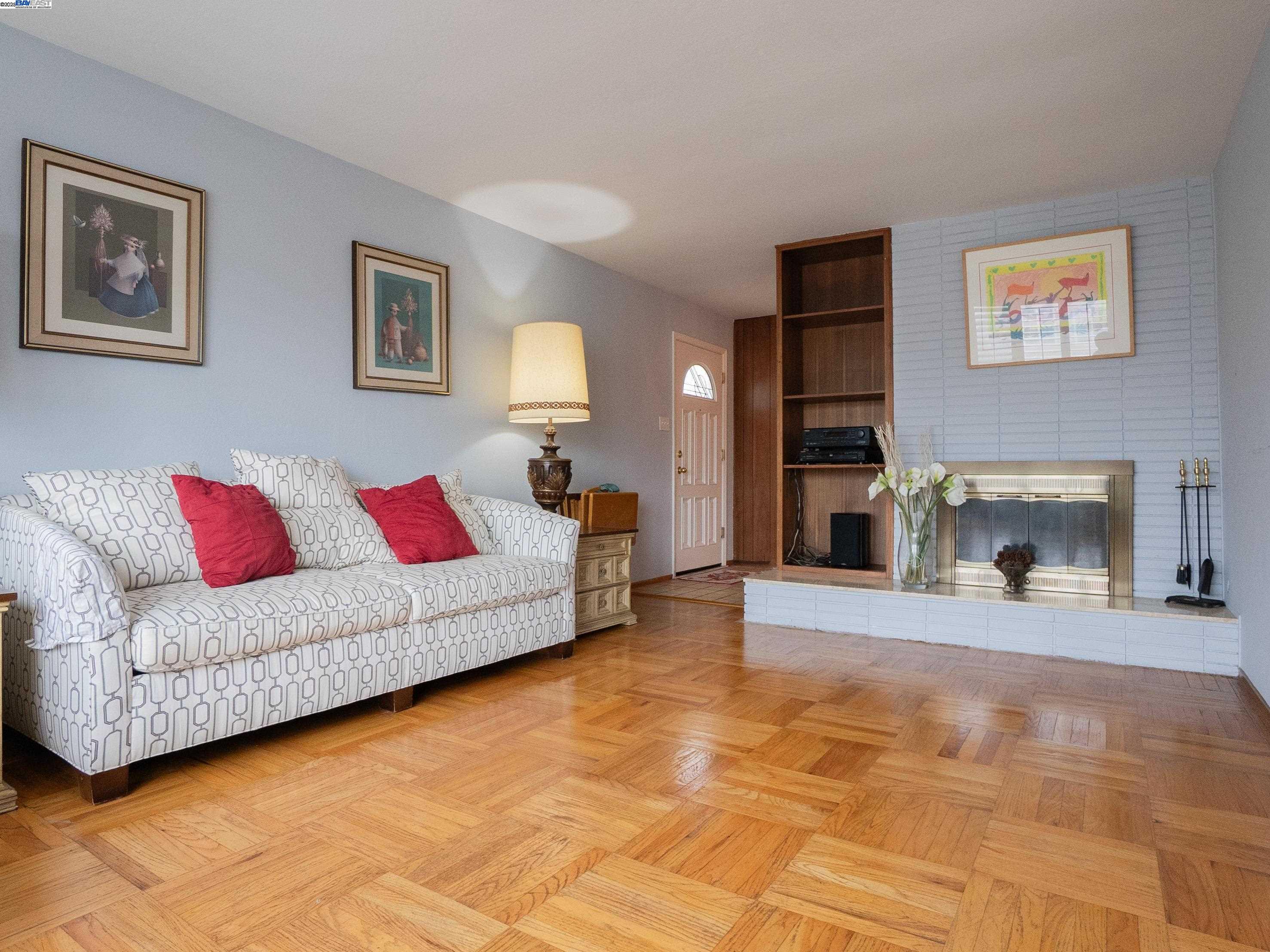 Detail Gallery Image 3 of 23 For 231 Saint Catherine Dr, Daly City,  CA 94015 - 3 Beds | 2 Baths