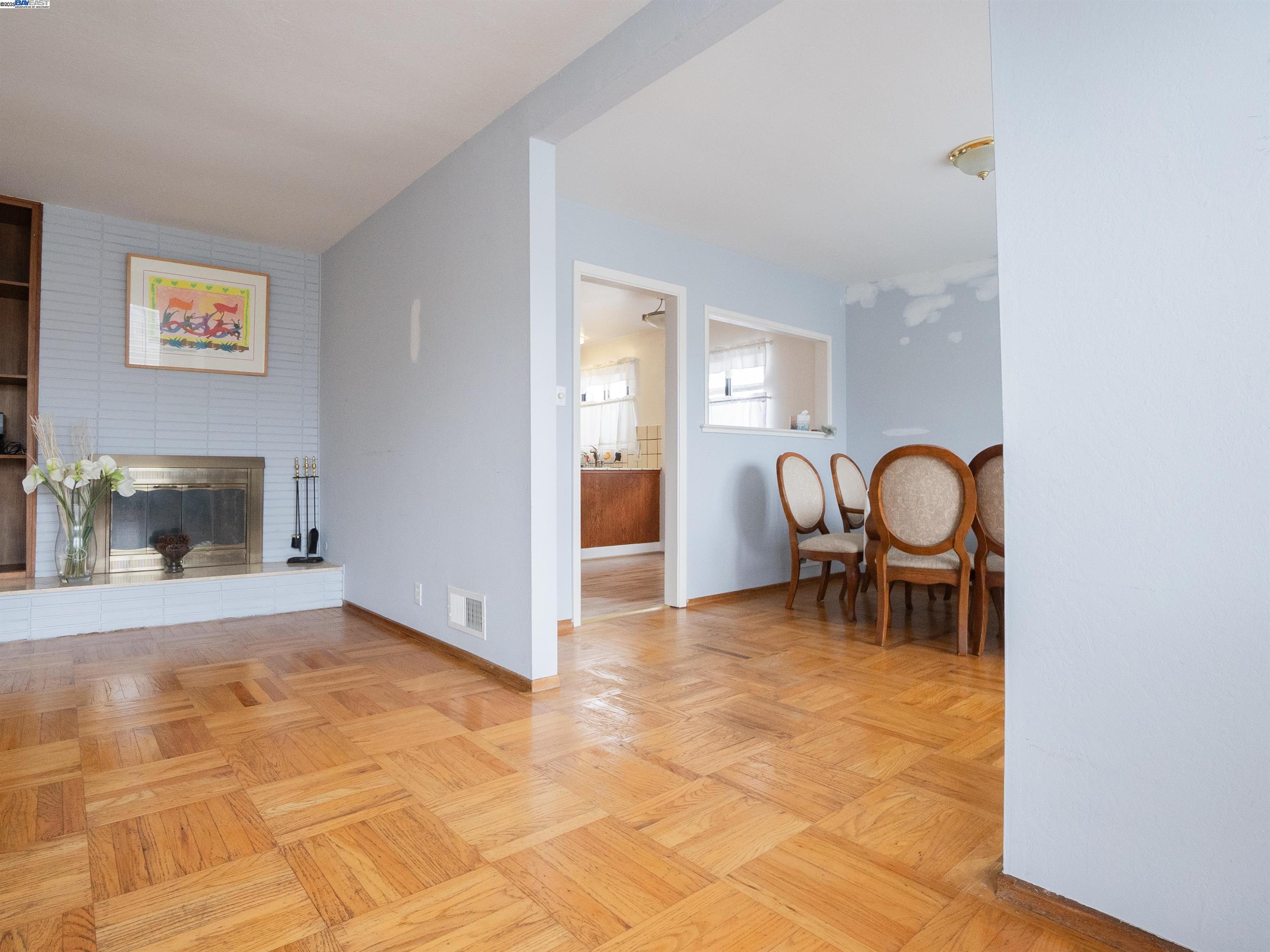 Detail Gallery Image 4 of 23 For 231 Saint Catherine Dr, Daly City,  CA 94015 - 3 Beds | 2 Baths