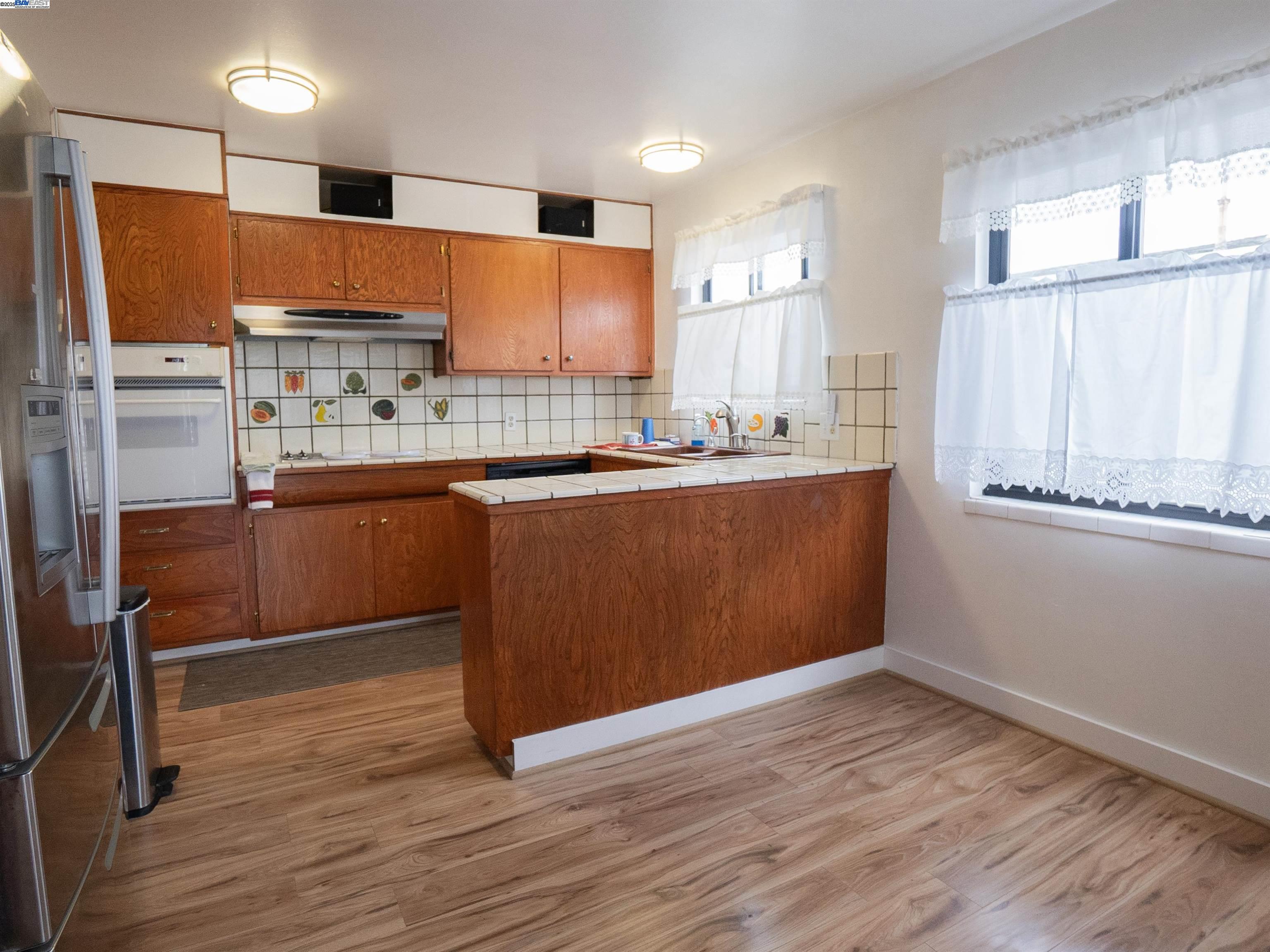 Detail Gallery Image 7 of 23 For 231 Saint Catherine Dr, Daly City,  CA 94015 - 3 Beds | 2 Baths