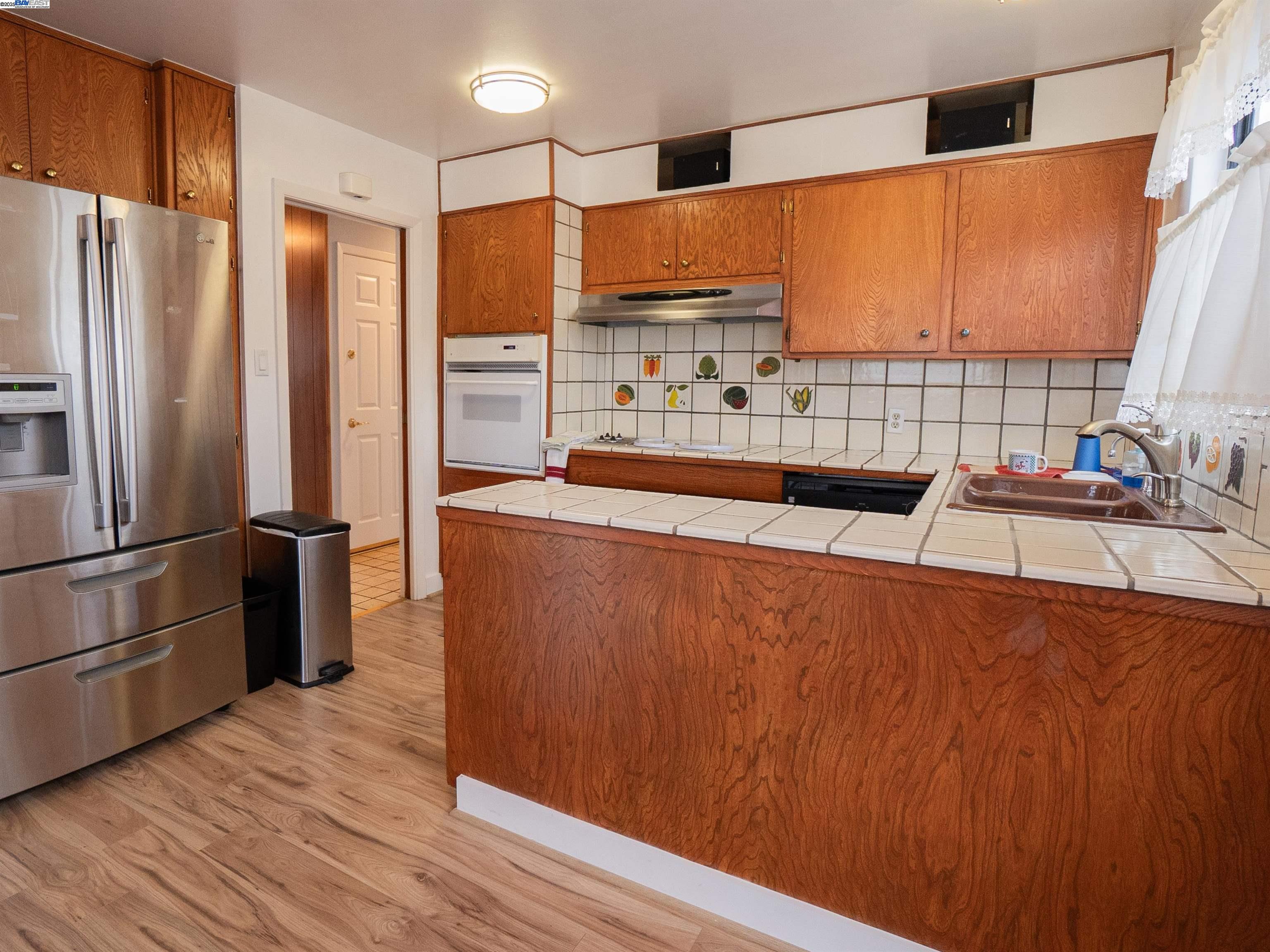 Detail Gallery Image 8 of 23 For 231 Saint Catherine Dr, Daly City,  CA 94015 - 3 Beds | 2 Baths