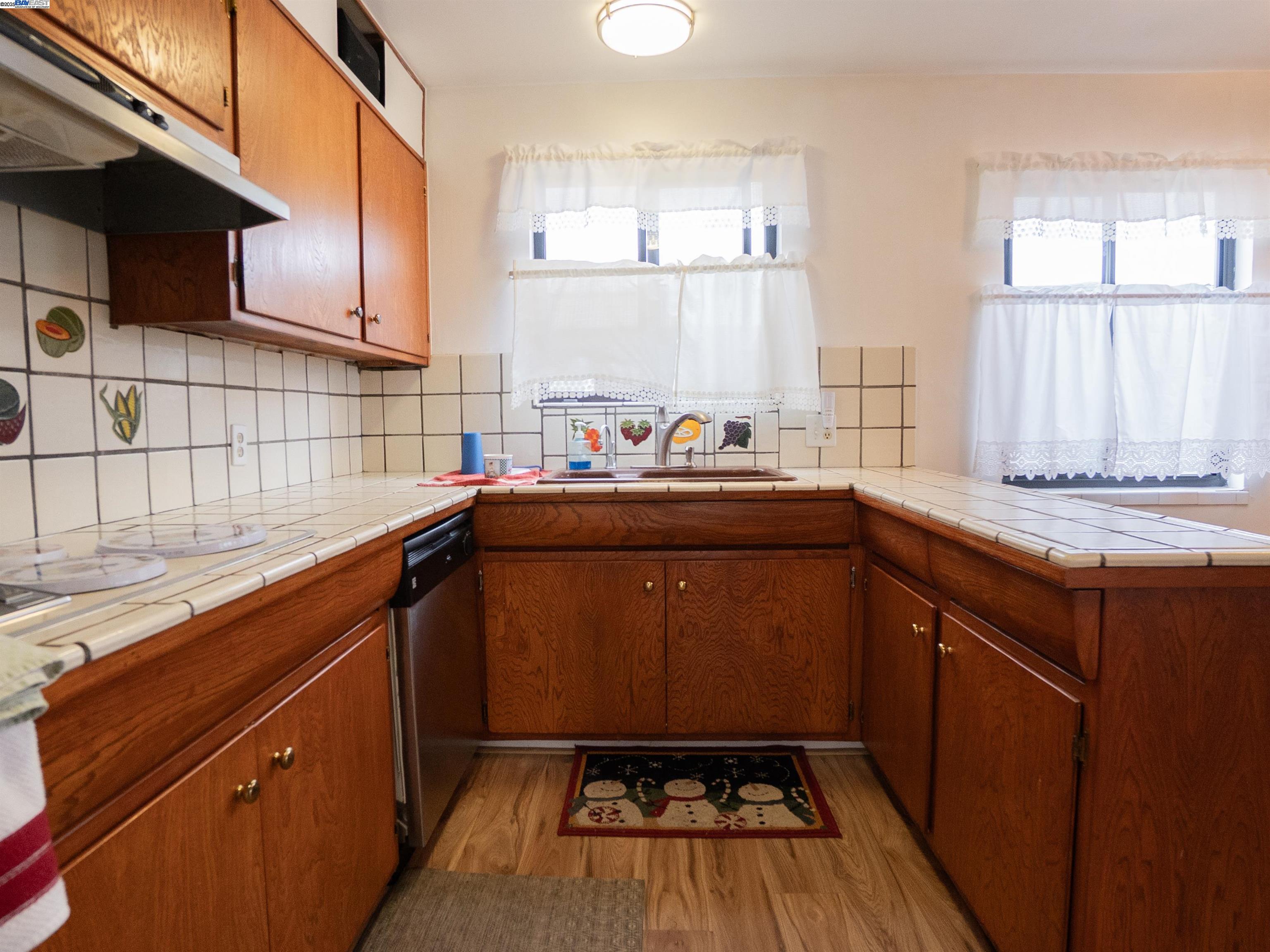 Detail Gallery Image 10 of 23 For 231 Saint Catherine Dr, Daly City,  CA 94015 - 3 Beds | 2 Baths