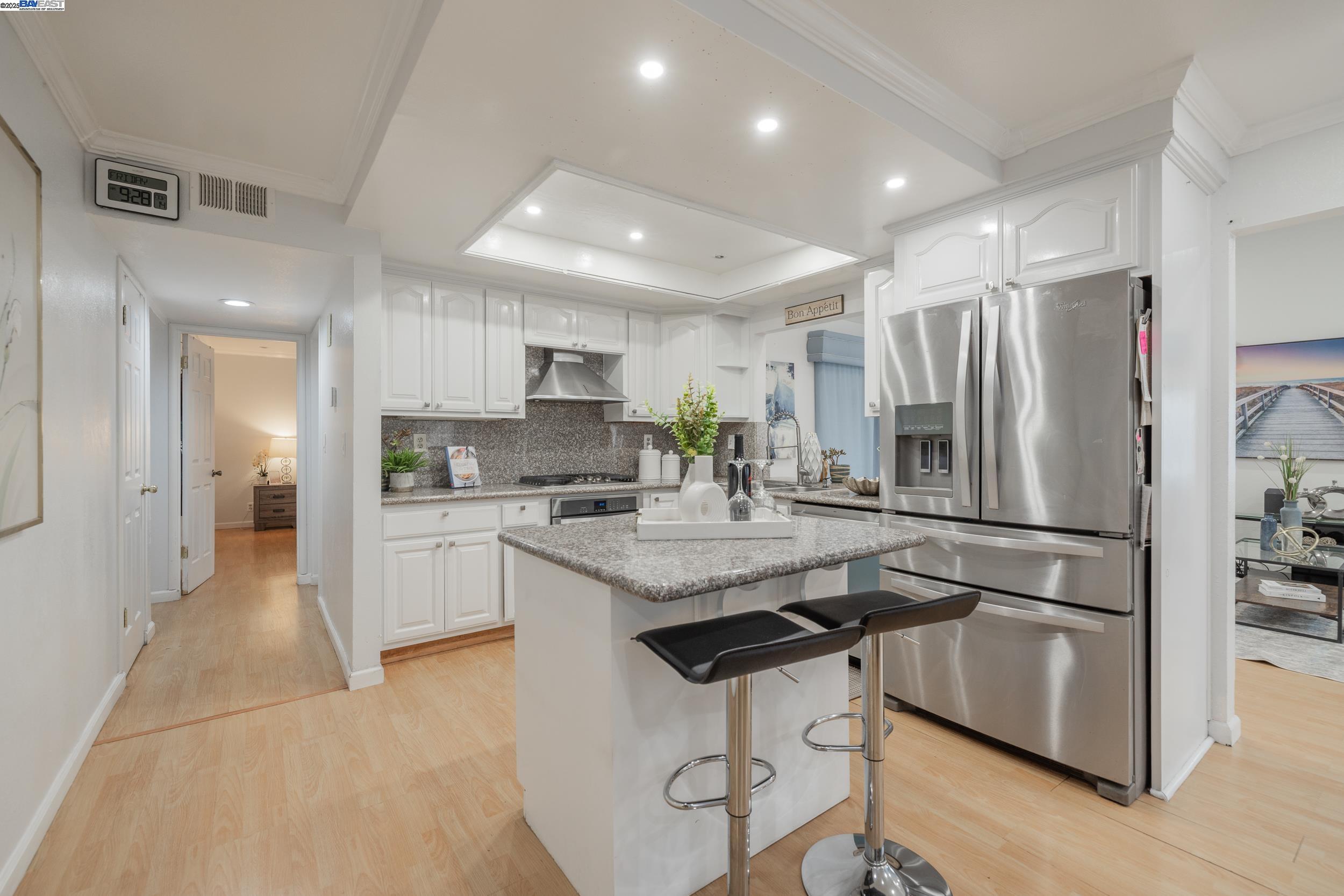 Detail Gallery Image 8 of 36 For 1394 Glacier Dr, Milpitas,  CA 95035 - 5 Beds | 2/1 Baths