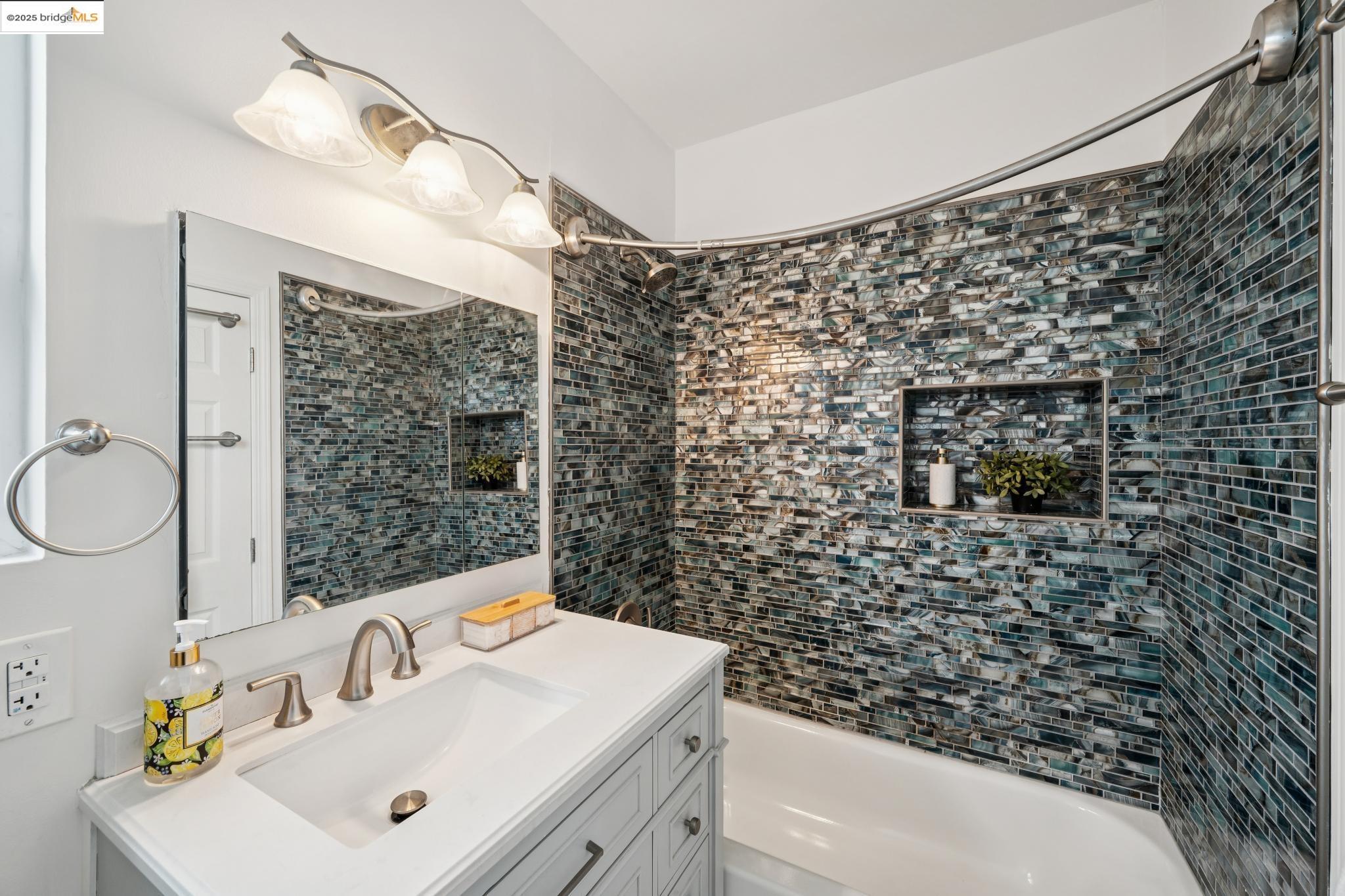 Detail Gallery Image 31 of 48 For 1420 E 33rd St, Oakland,  CA 94602 - 3 Beds | 1 Baths