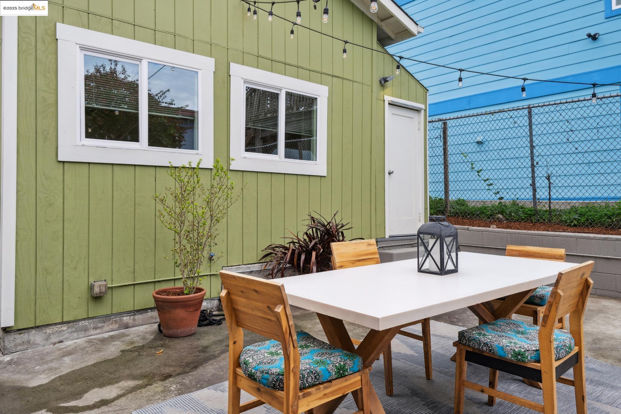 Detail Gallery Image 46 of 48 For 1420 E 33rd St, Oakland,  CA 94602 - 3 Beds | 1 Baths