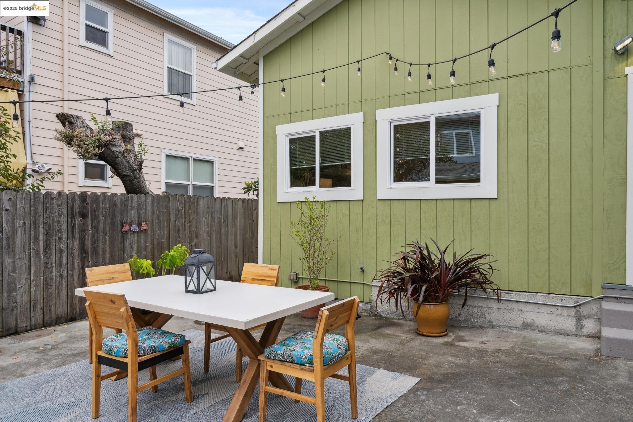 Detail Gallery Image 48 of 48 For 1420 E 33rd St, Oakland,  CA 94602 - 3 Beds | 1 Baths