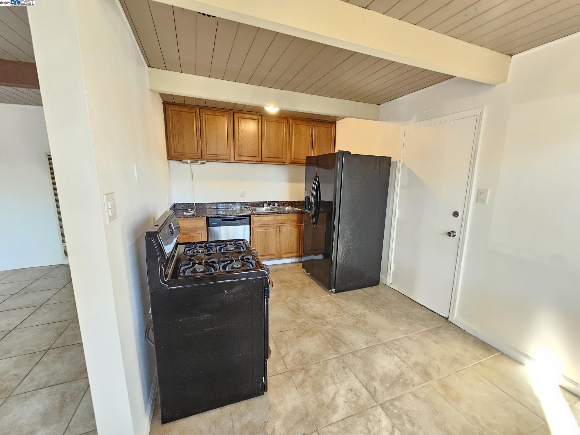 Detail Gallery Image 3 of 16 For 39 Harbor Dr, Bay Point,  CA 94565 - 2 Beds | 1 Baths