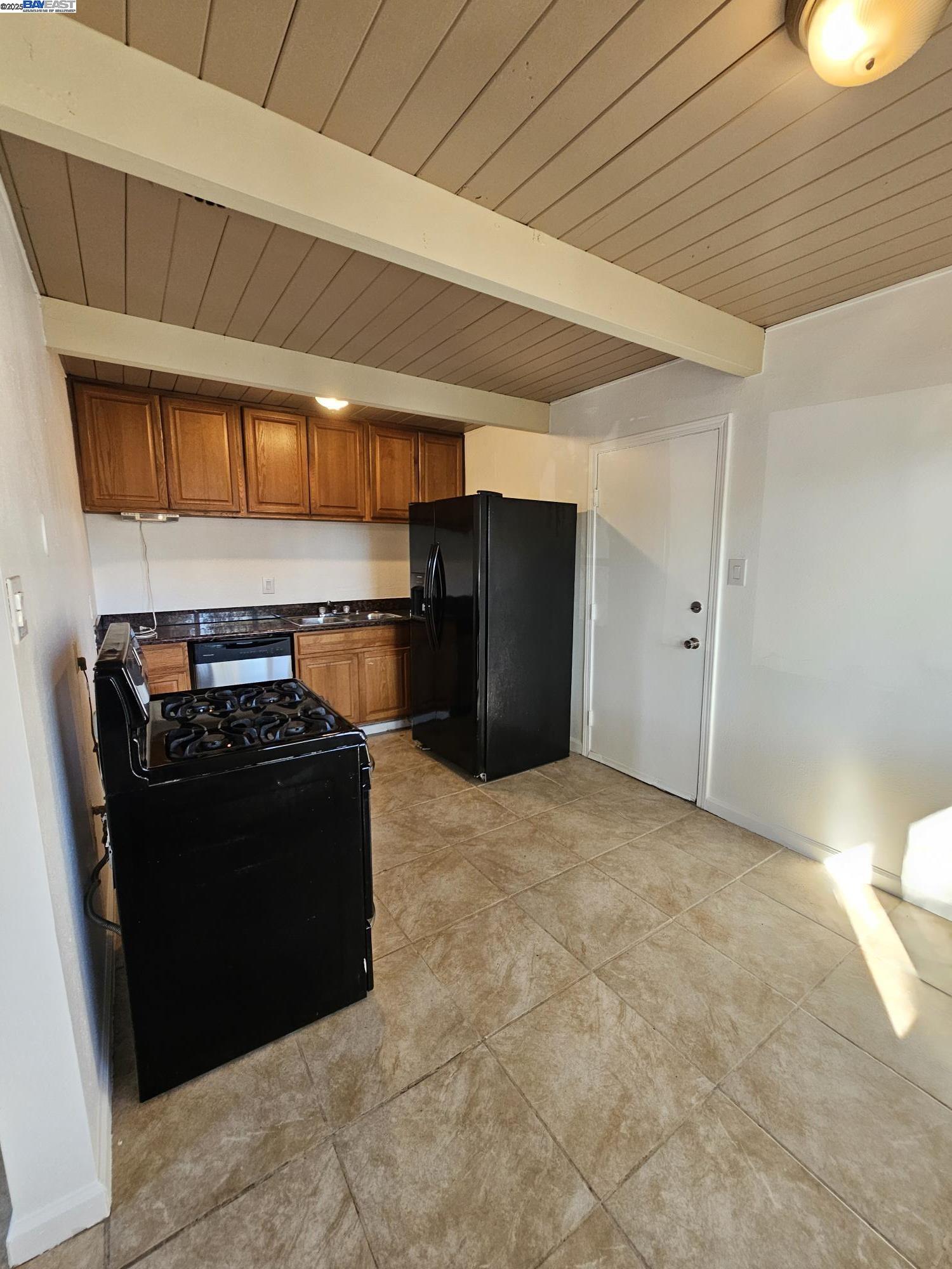 Detail Gallery Image 5 of 16 For 39 Harbor Dr, Bay Point,  CA 94565 - 2 Beds | 1 Baths