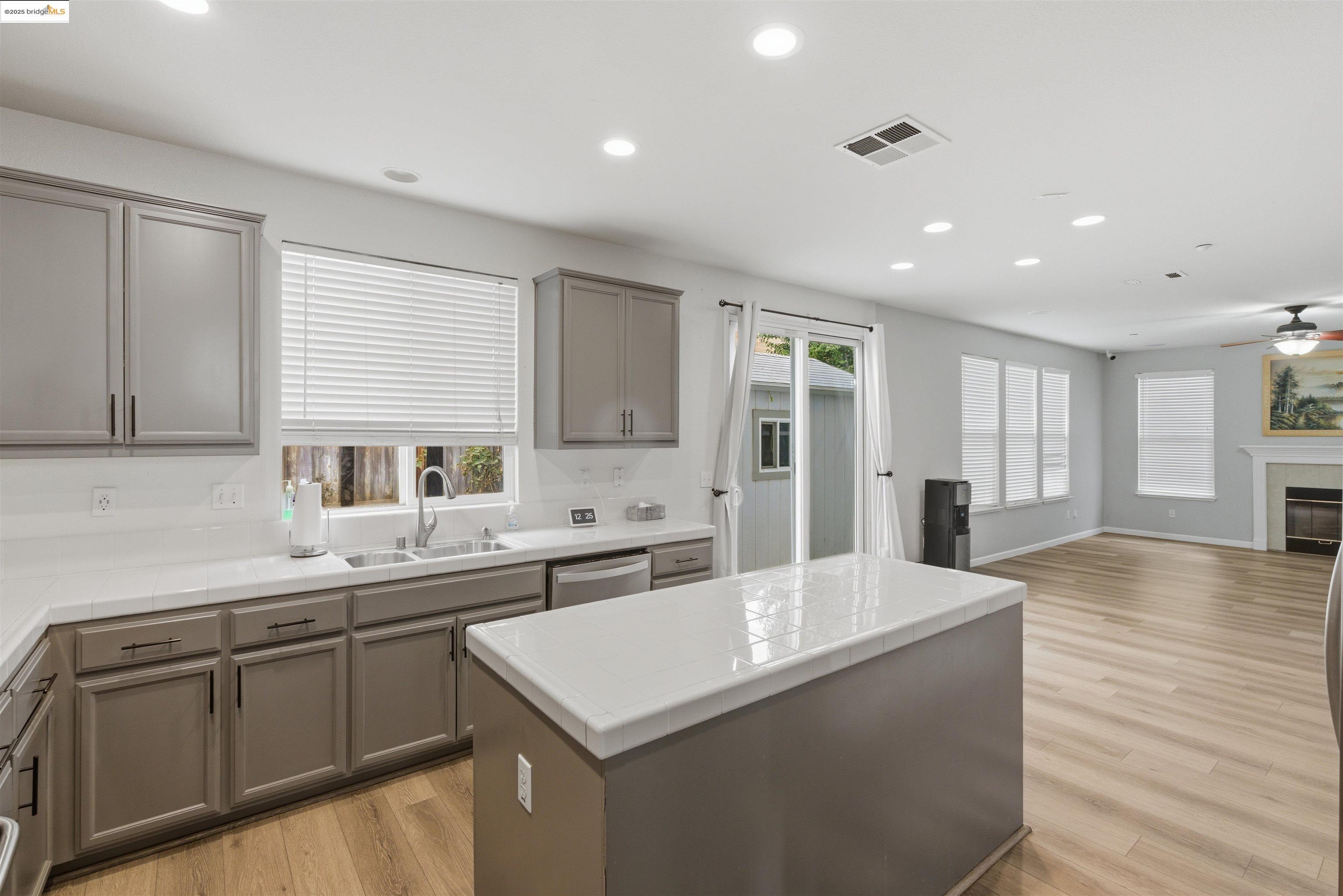 Detail Gallery Image 12 of 56 For 1347 Tiffany Drive, Brentwood,  CA 94513-6582 - 5 Beds | 3 Baths