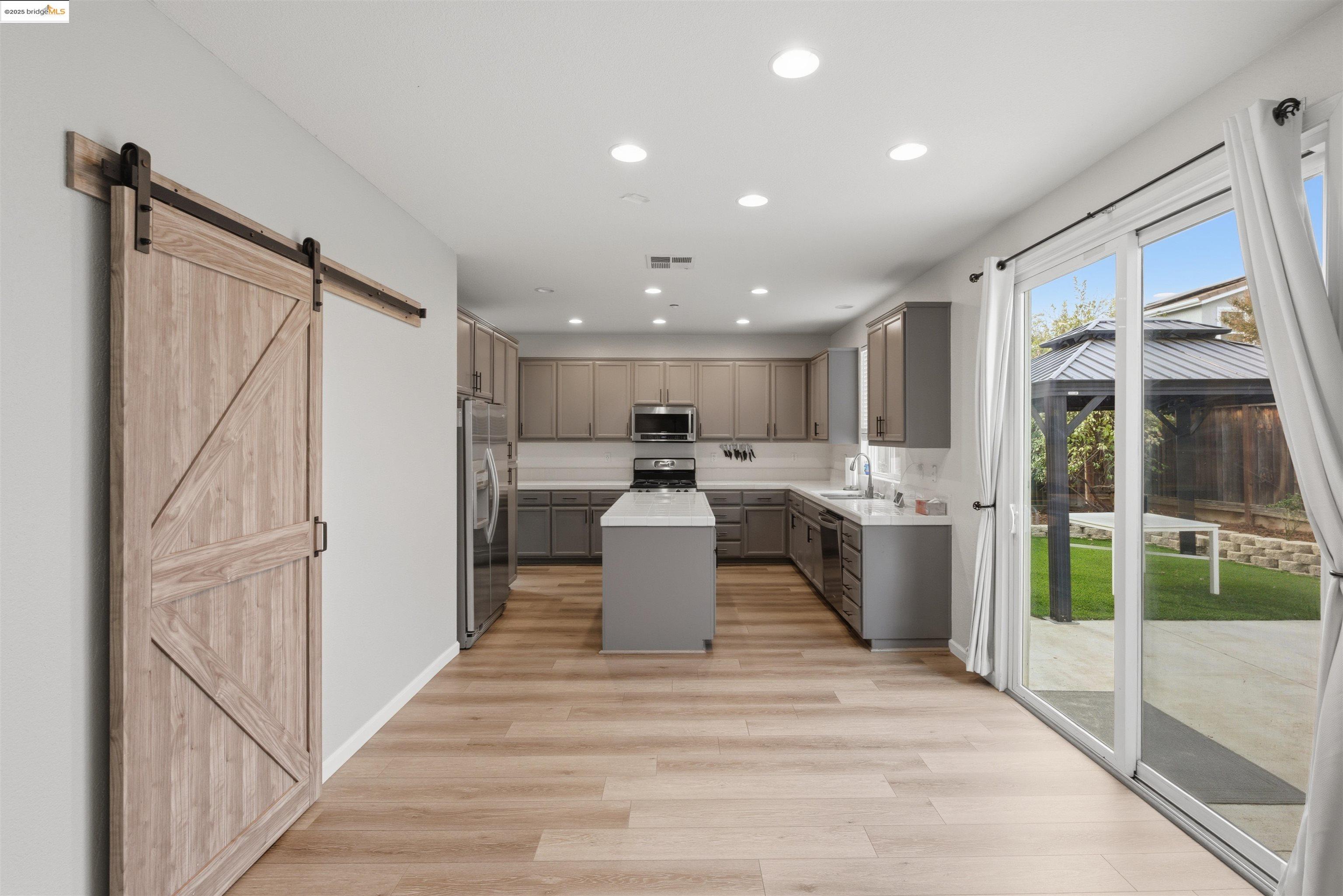 Detail Gallery Image 15 of 56 For 1347 Tiffany Drive, Brentwood,  CA 94513-6582 - 5 Beds | 3 Baths