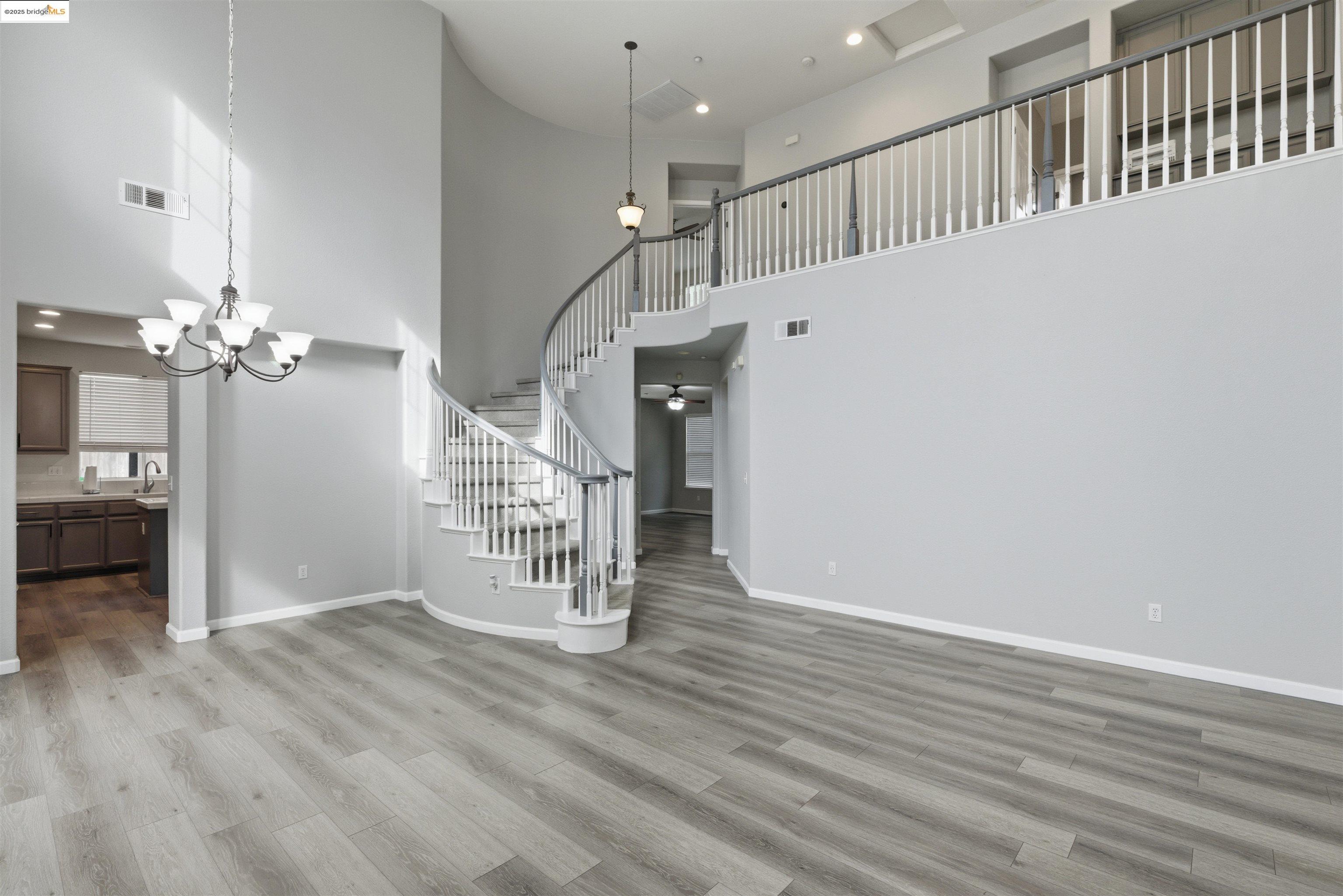 Detail Gallery Image 5 of 56 For 1347 Tiffany Drive, Brentwood,  CA 94513-6582 - 5 Beds | 3 Baths