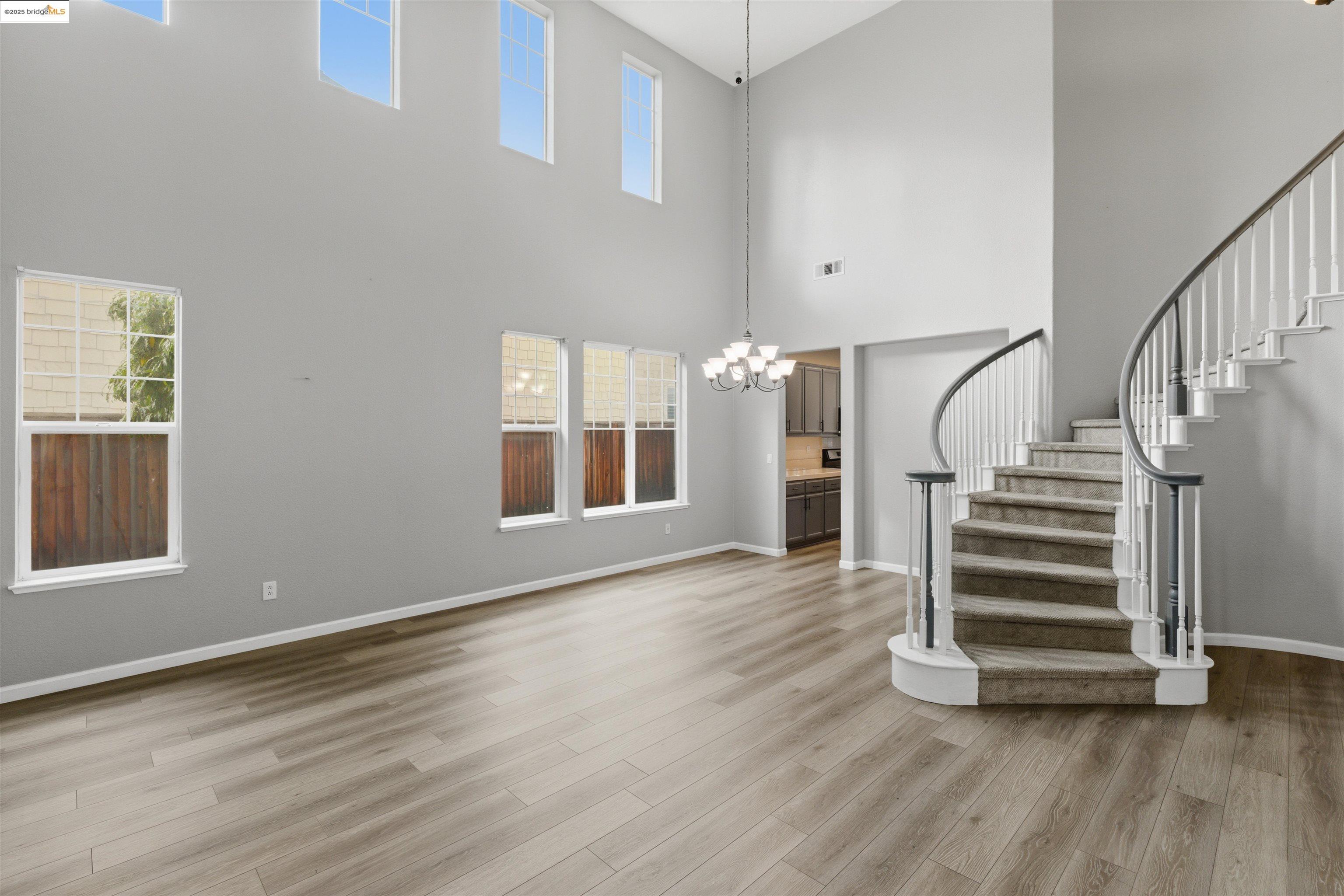 Detail Gallery Image 8 of 56 For 1347 Tiffany Drive, Brentwood,  CA 94513-6582 - 5 Beds | 3 Baths