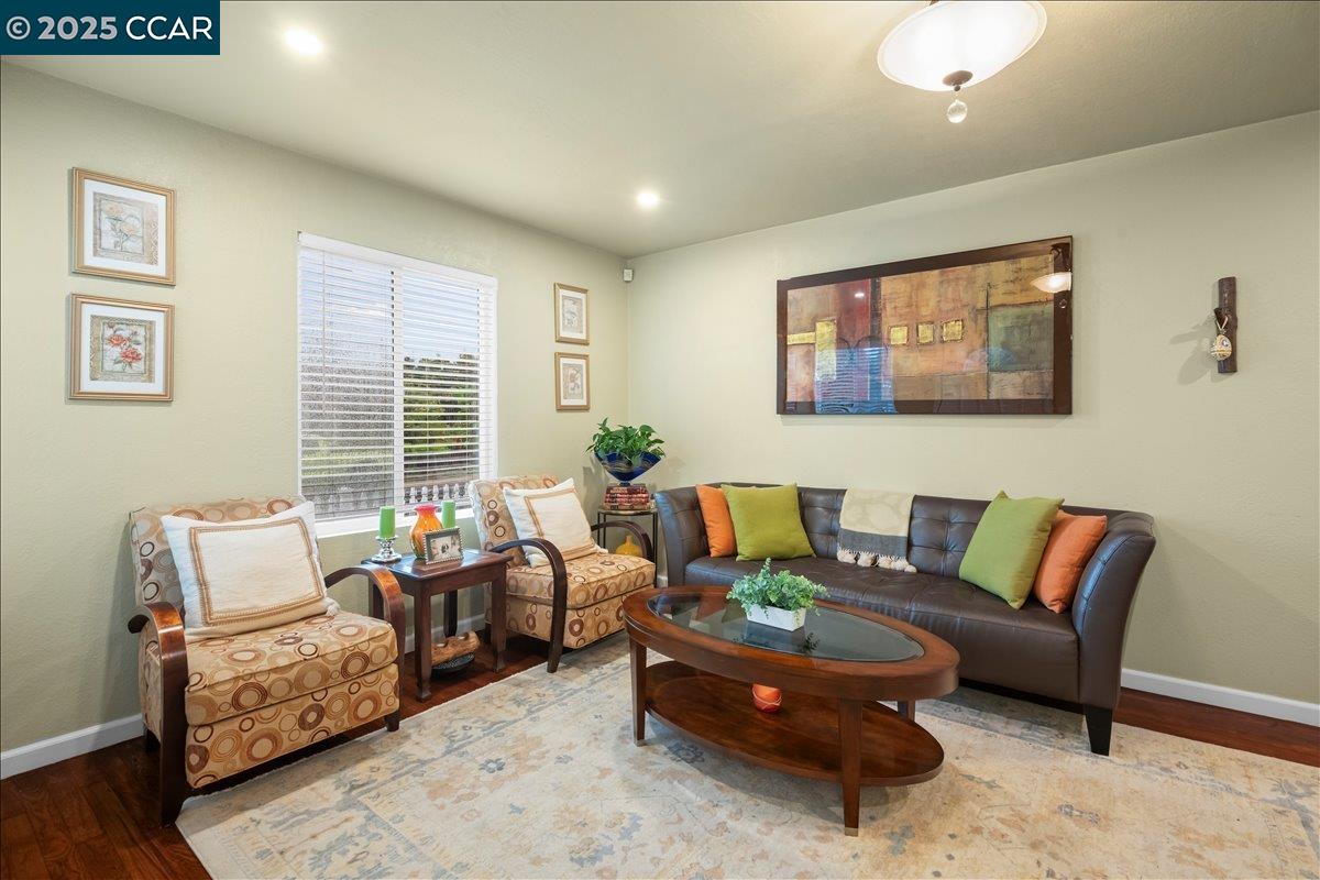 Detail Gallery Image 5 of 18 For 2996 Devon Way, San Pablo,  CA 94806 - 3 Beds | 1 Baths