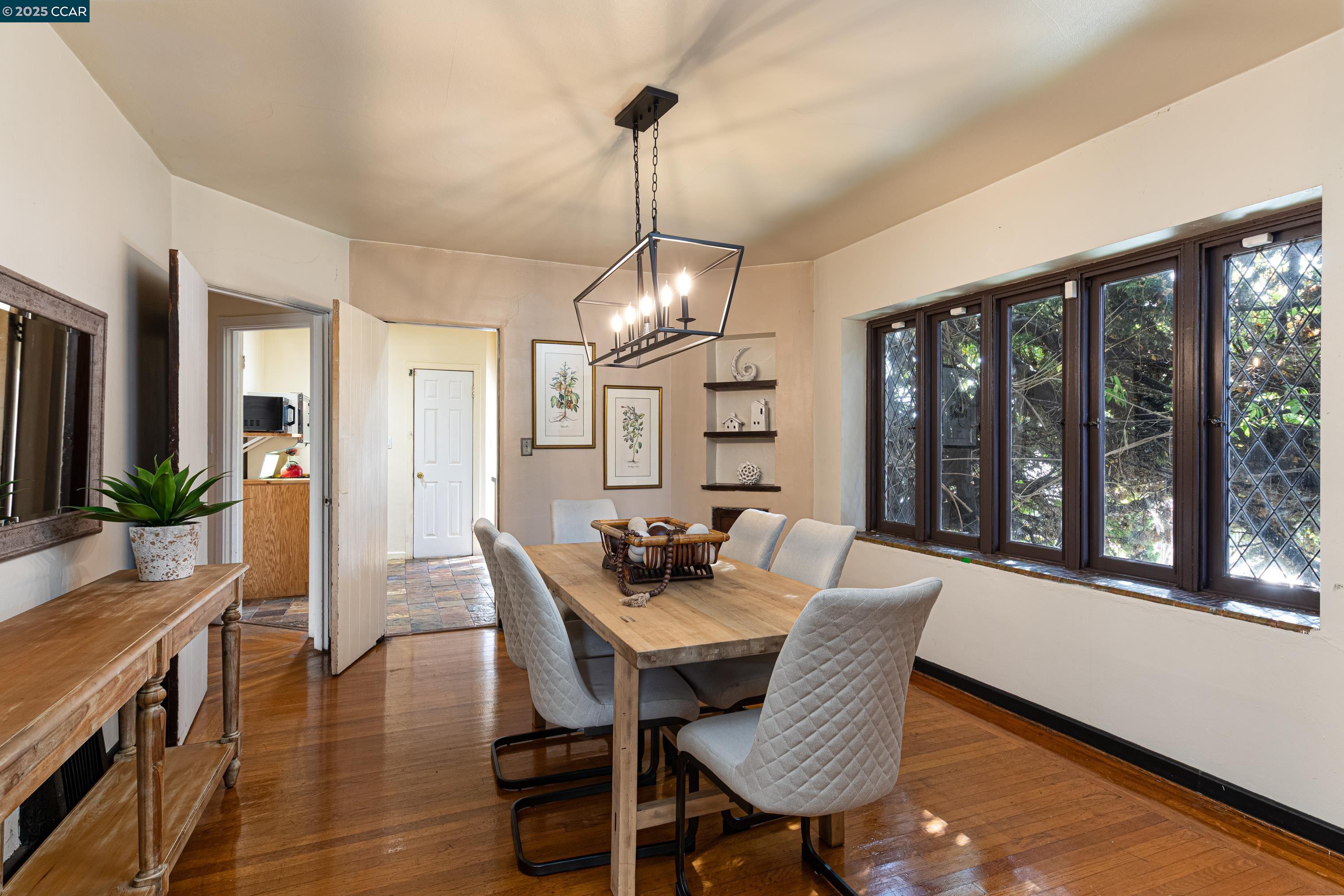 Detail Gallery Image 11 of 19 For 2600 55th Ave, Oakland,  CA 94605 - 3 Beds | 1 Baths