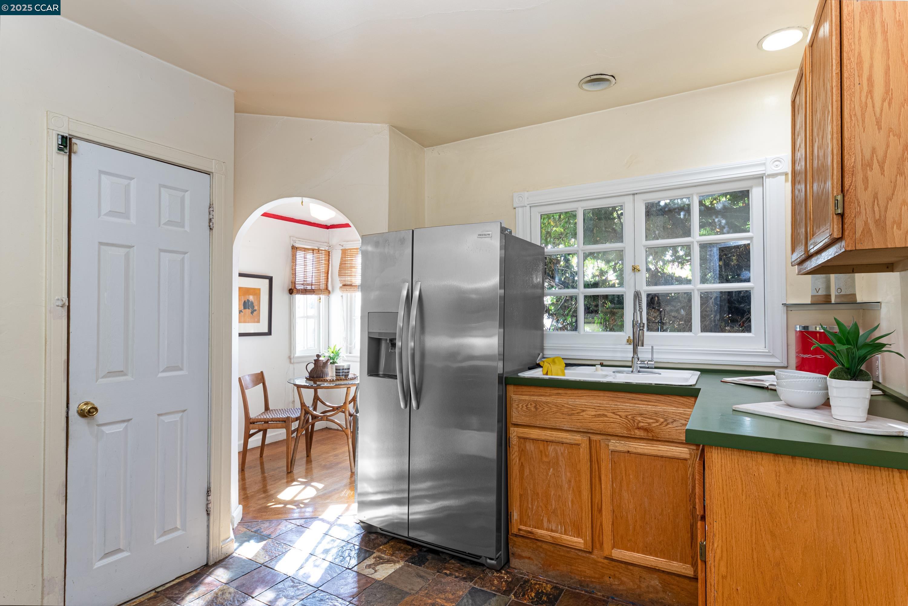 Detail Gallery Image 13 of 19 For 2600 55th Ave, Oakland,  CA 94605 - 3 Beds | 1 Baths