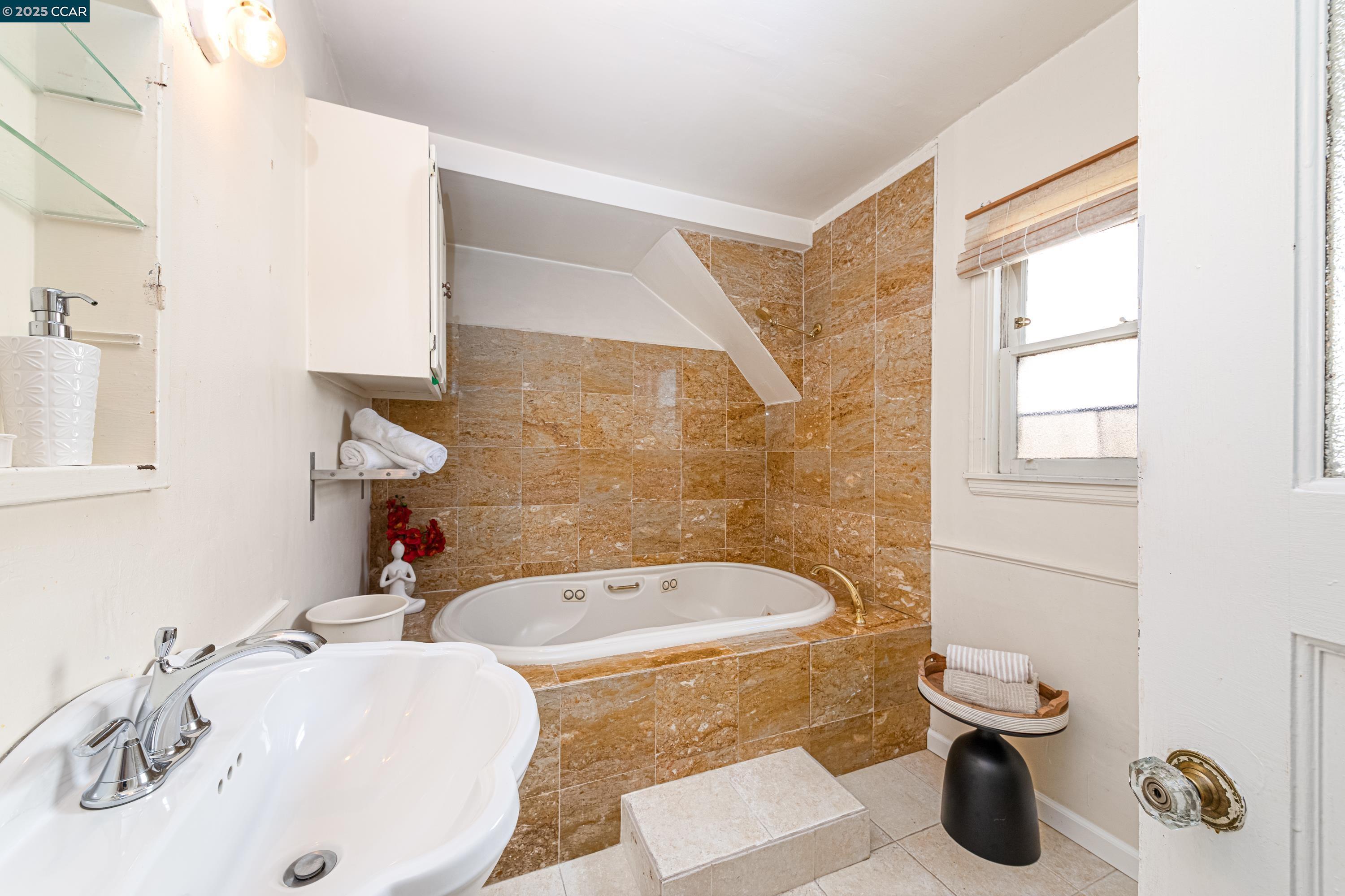 Detail Gallery Image 19 of 19 For 2600 55th Ave, Oakland,  CA 94605 - 3 Beds | 1 Baths