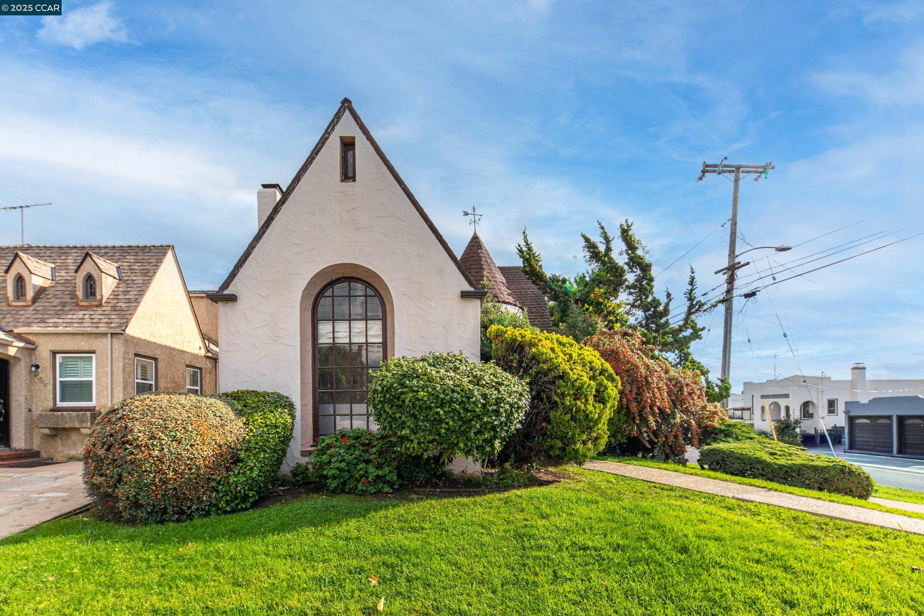 Detail Gallery Image 3 of 19 For 2600 55th Ave, Oakland,  CA 94605 - 3 Beds | 1 Baths