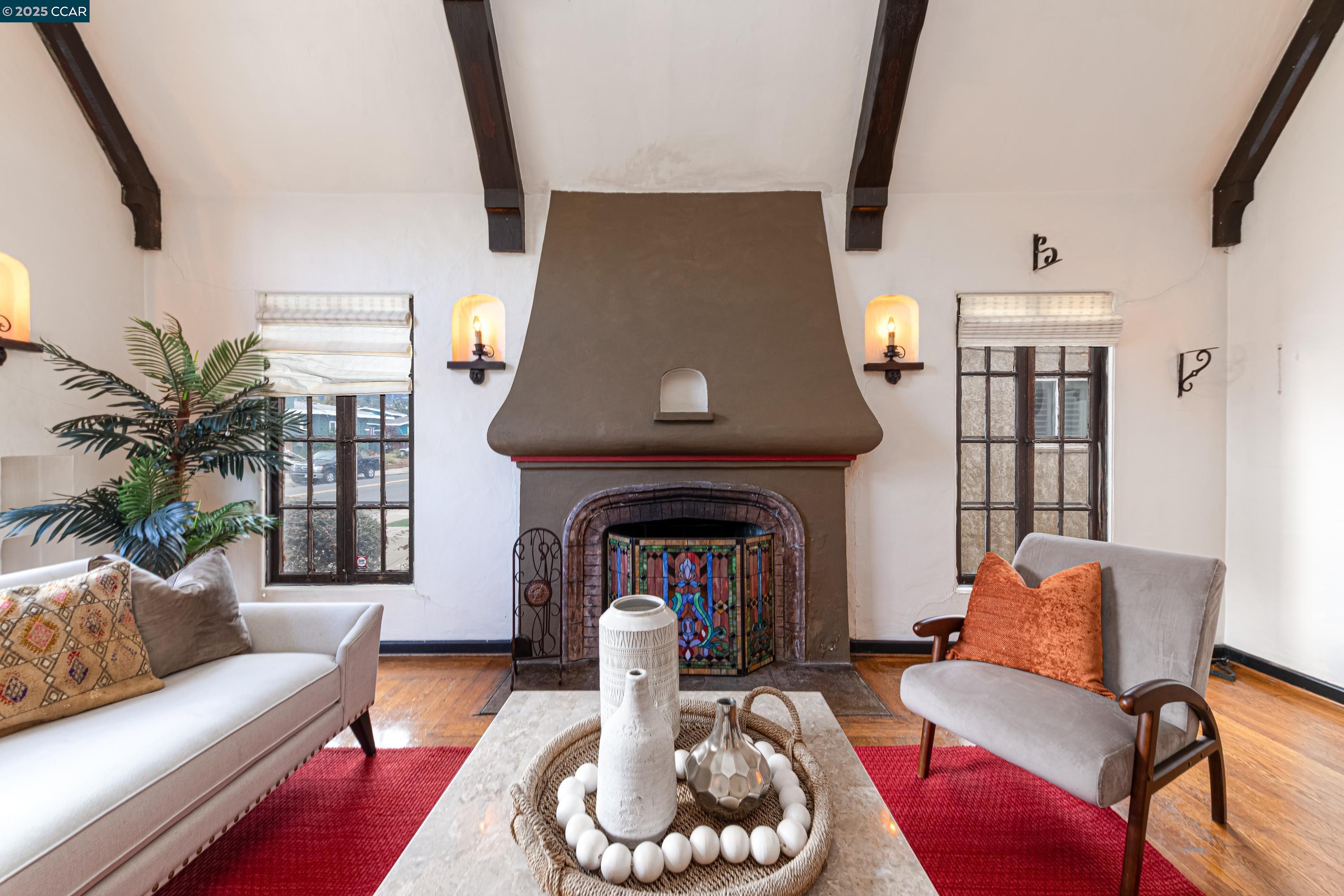 Detail Gallery Image 5 of 19 For 2600 55th Ave, Oakland,  CA 94605 - 3 Beds | 1 Baths