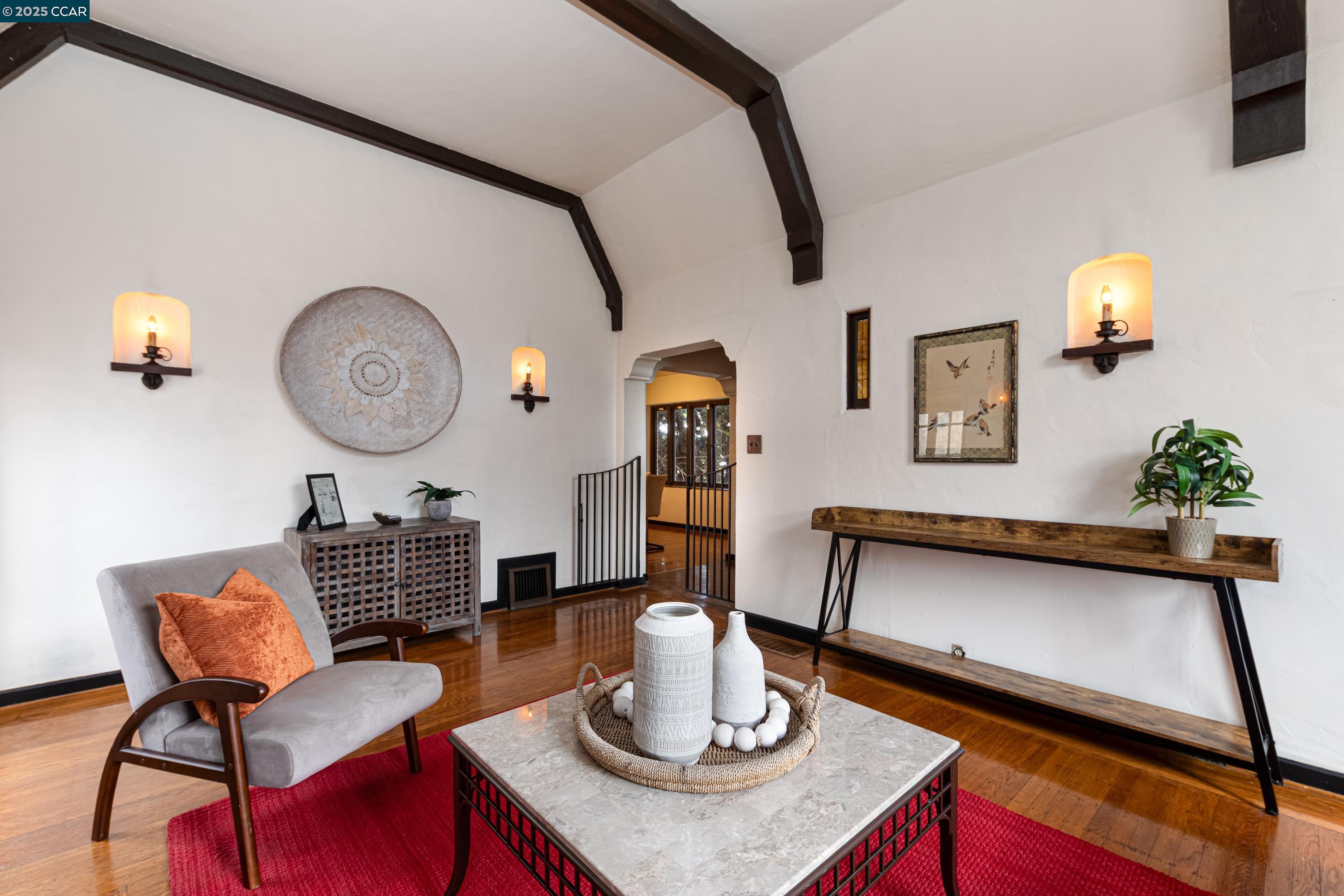 Detail Gallery Image 6 of 19 For 2600 55th Ave, Oakland,  CA 94605 - 3 Beds | 1 Baths