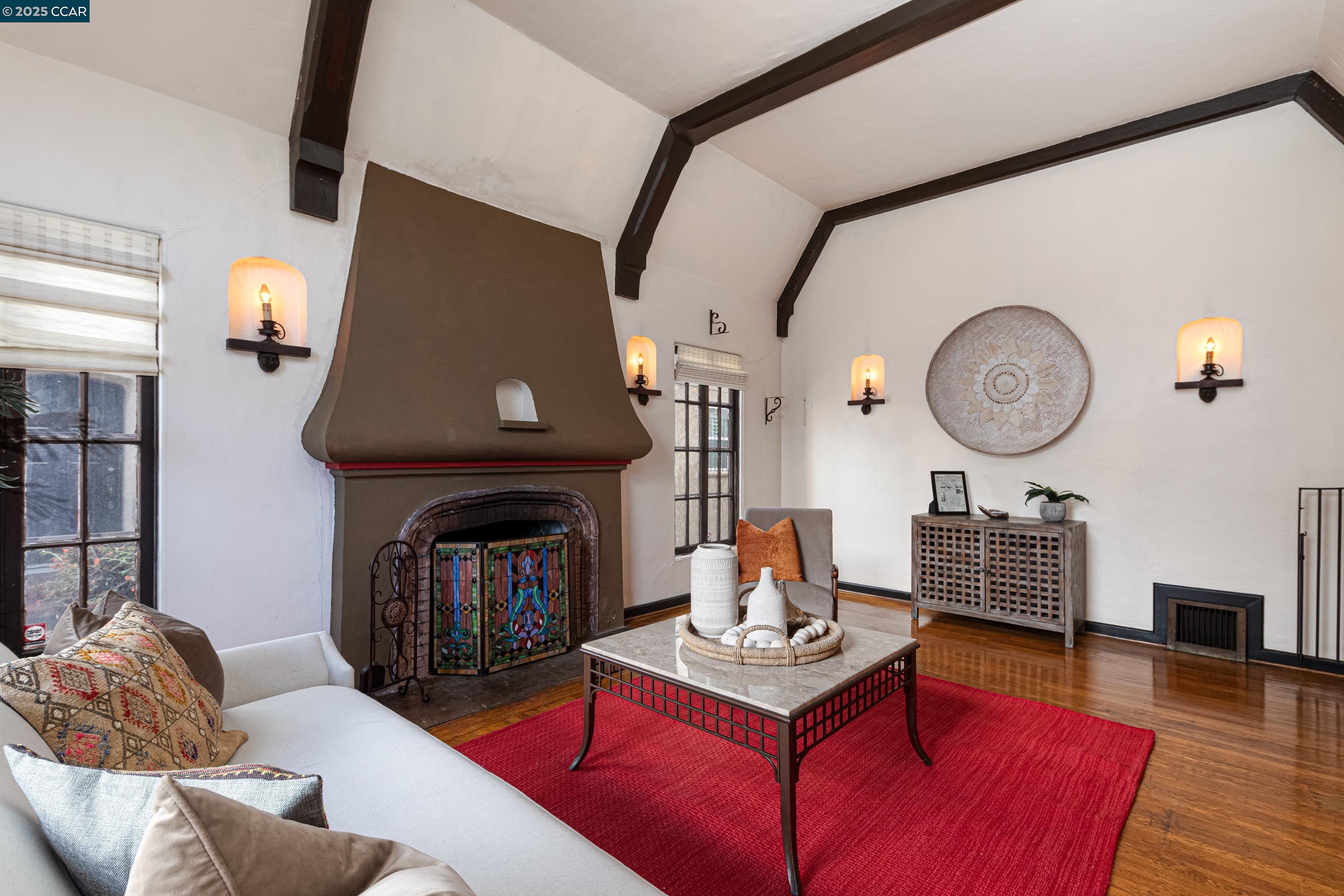 Detail Gallery Image 7 of 19 For 2600 55th Ave, Oakland,  CA 94605 - 3 Beds | 1 Baths