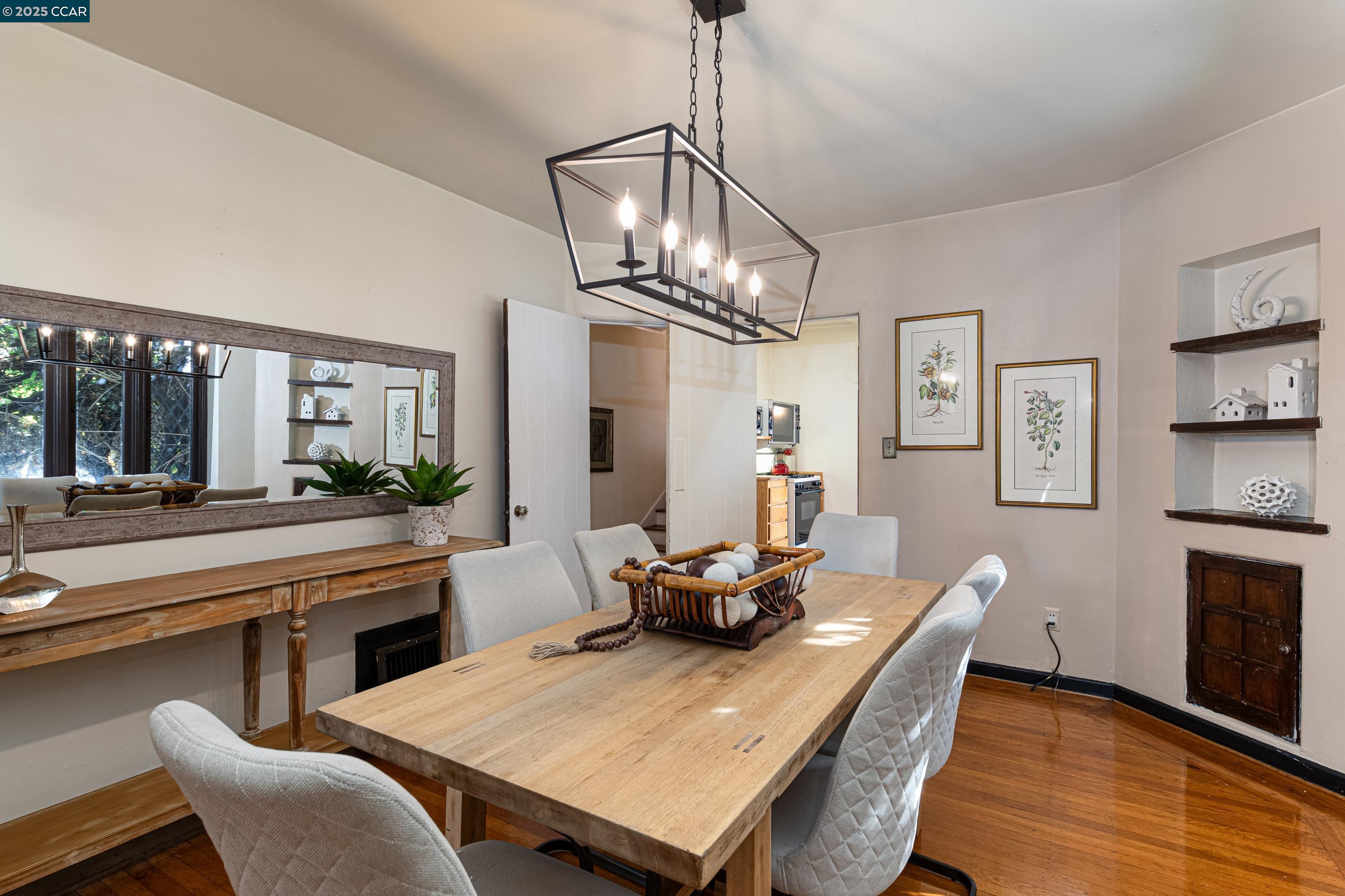 Detail Gallery Image 10 of 19 For 2600 55th Ave, Oakland,  CA 94605 - 3 Beds | 1 Baths