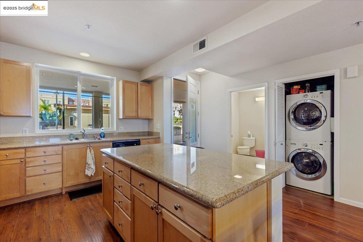 Detail Gallery Image 7 of 42 For 88 E 6th St #215,  Pittsburg,  CA 94565 - 1 Beds | 1/1 Baths