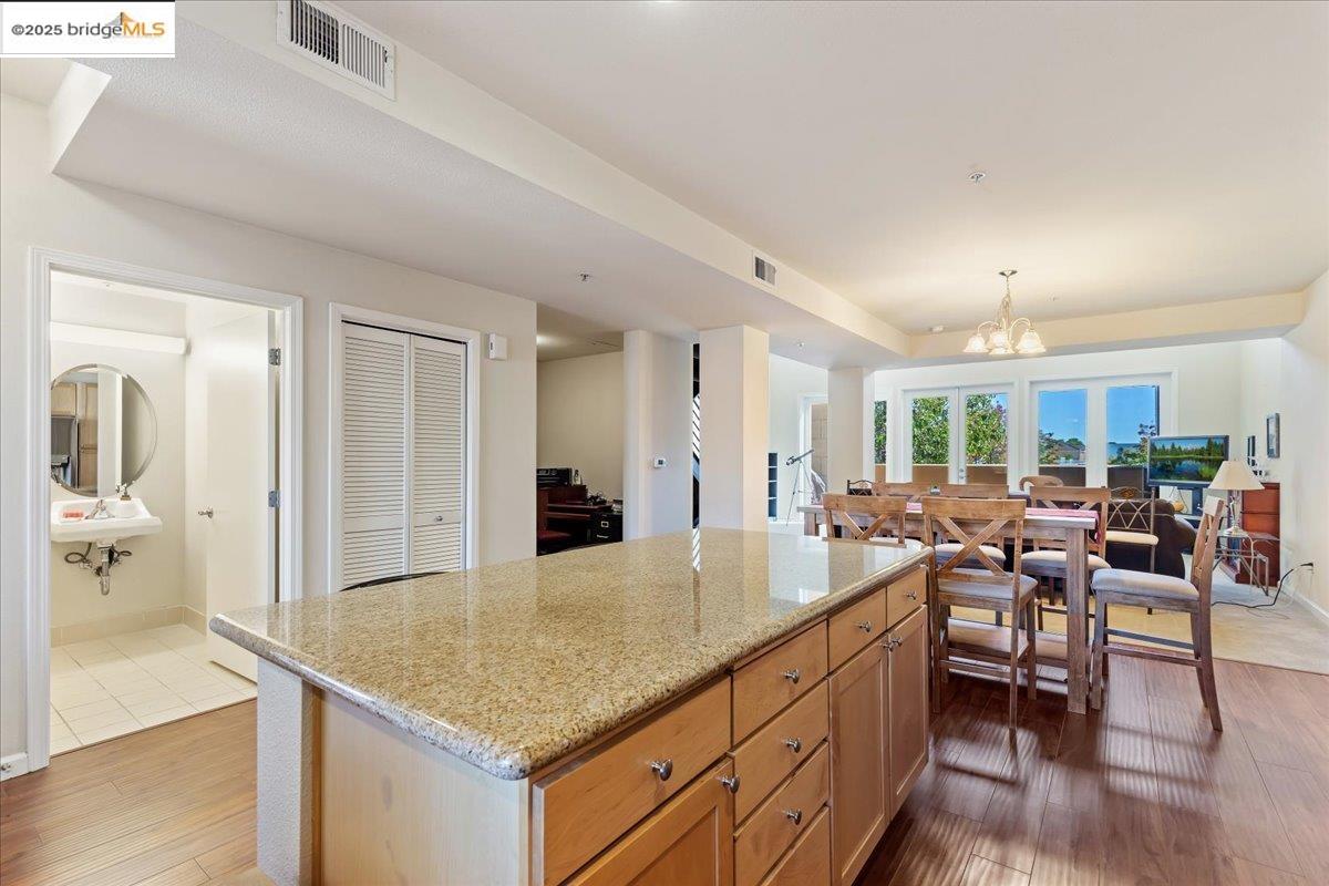 Detail Gallery Image 8 of 42 For 88 E 6th St #215,  Pittsburg,  CA 94565 - 1 Beds | 1/1 Baths