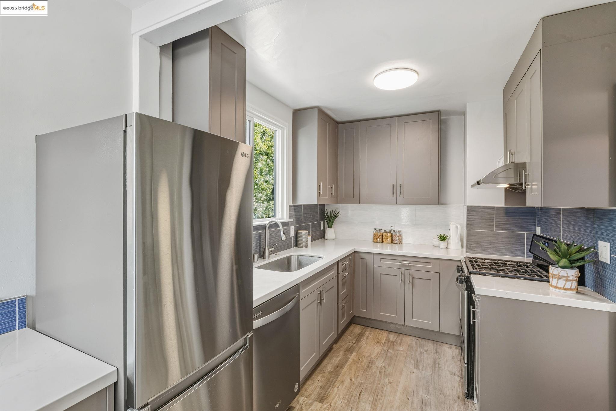 Detail Gallery Image 12 of 42 For 1565 Fir Ave, –,  CA 94578 - 2 Beds | 1 Baths