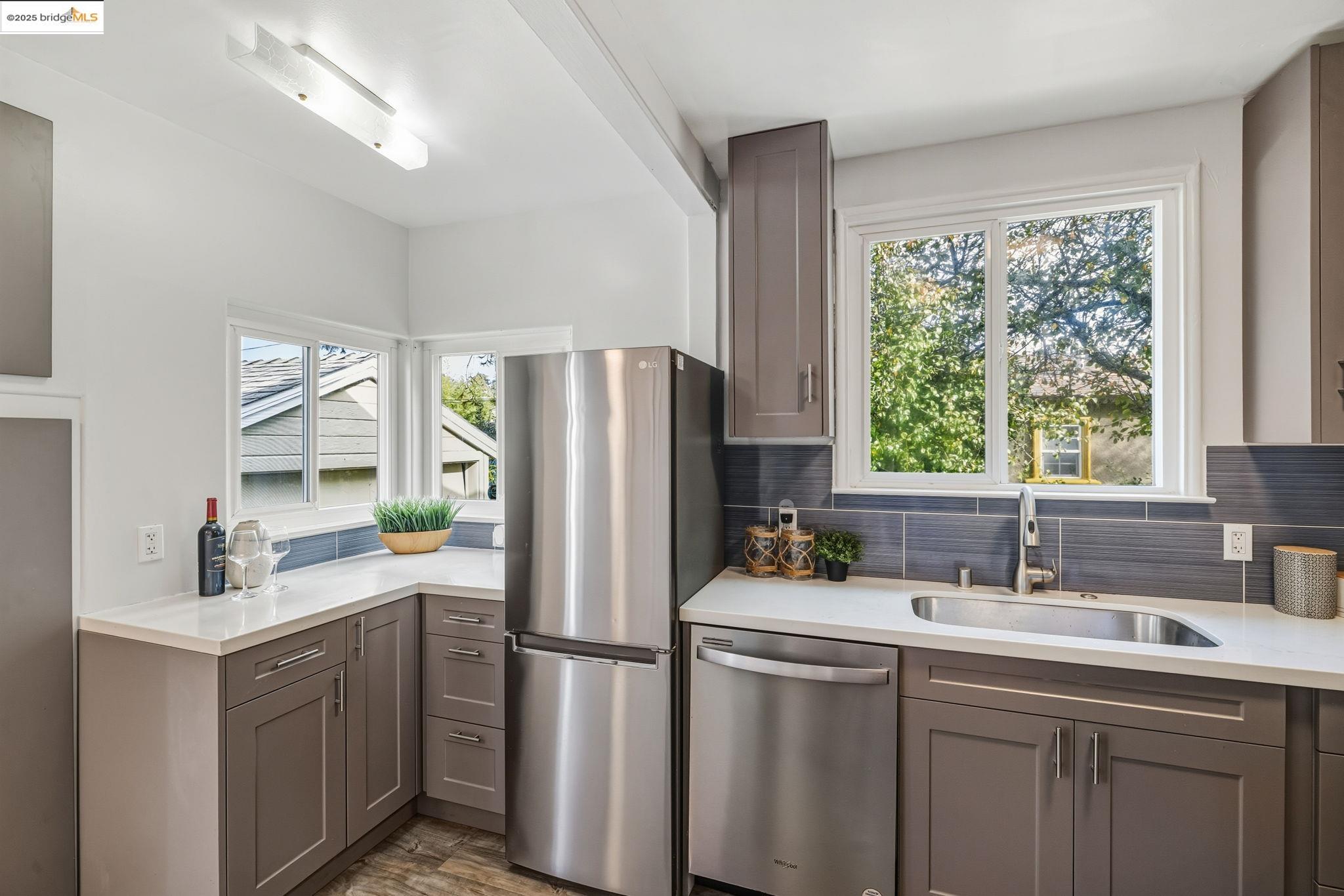 Detail Gallery Image 14 of 42 For 1565 Fir Ave, –,  CA 94578 - 2 Beds | 1 Baths