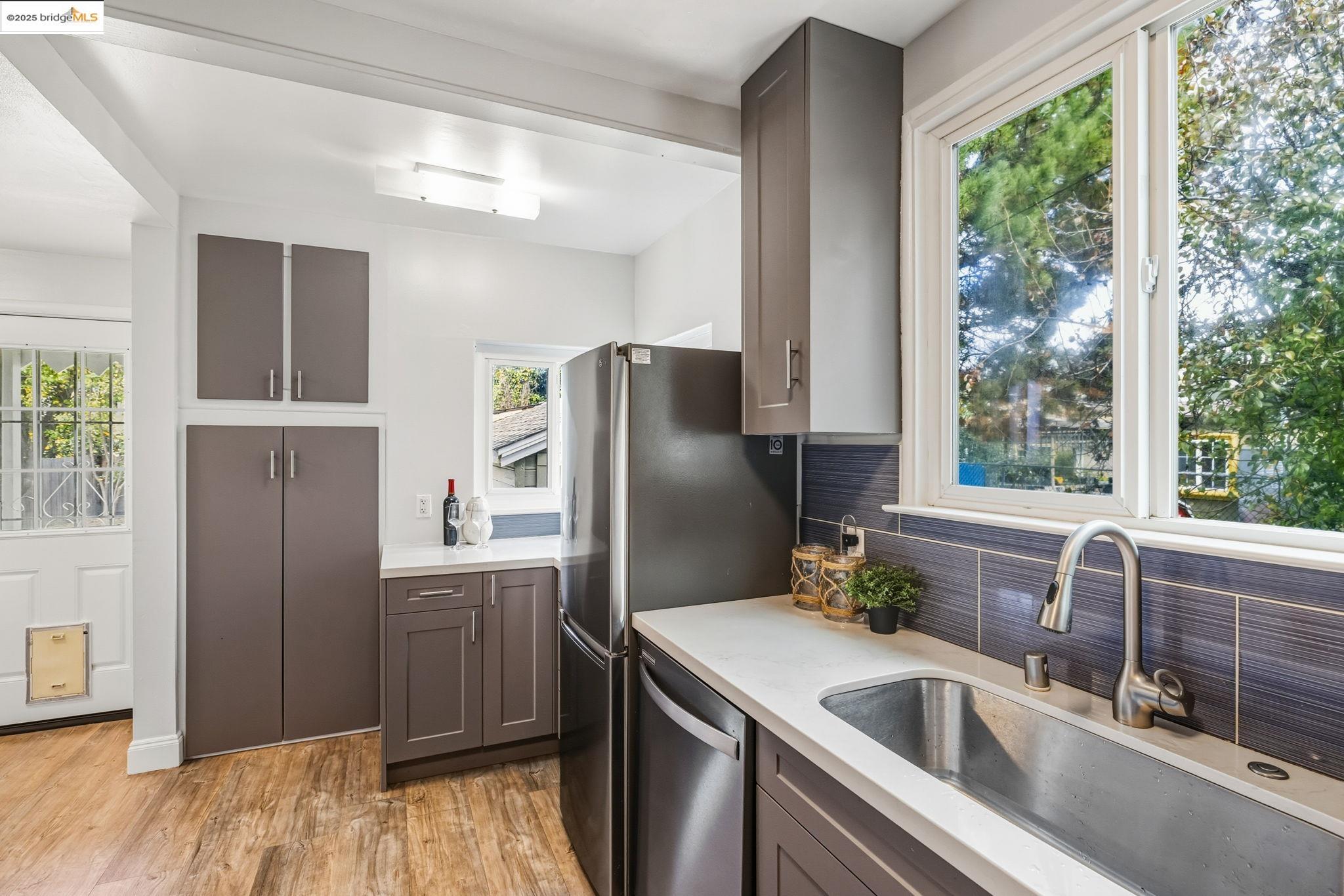 Detail Gallery Image 15 of 42 For 1565 Fir Ave, –,  CA 94578 - 2 Beds | 1 Baths