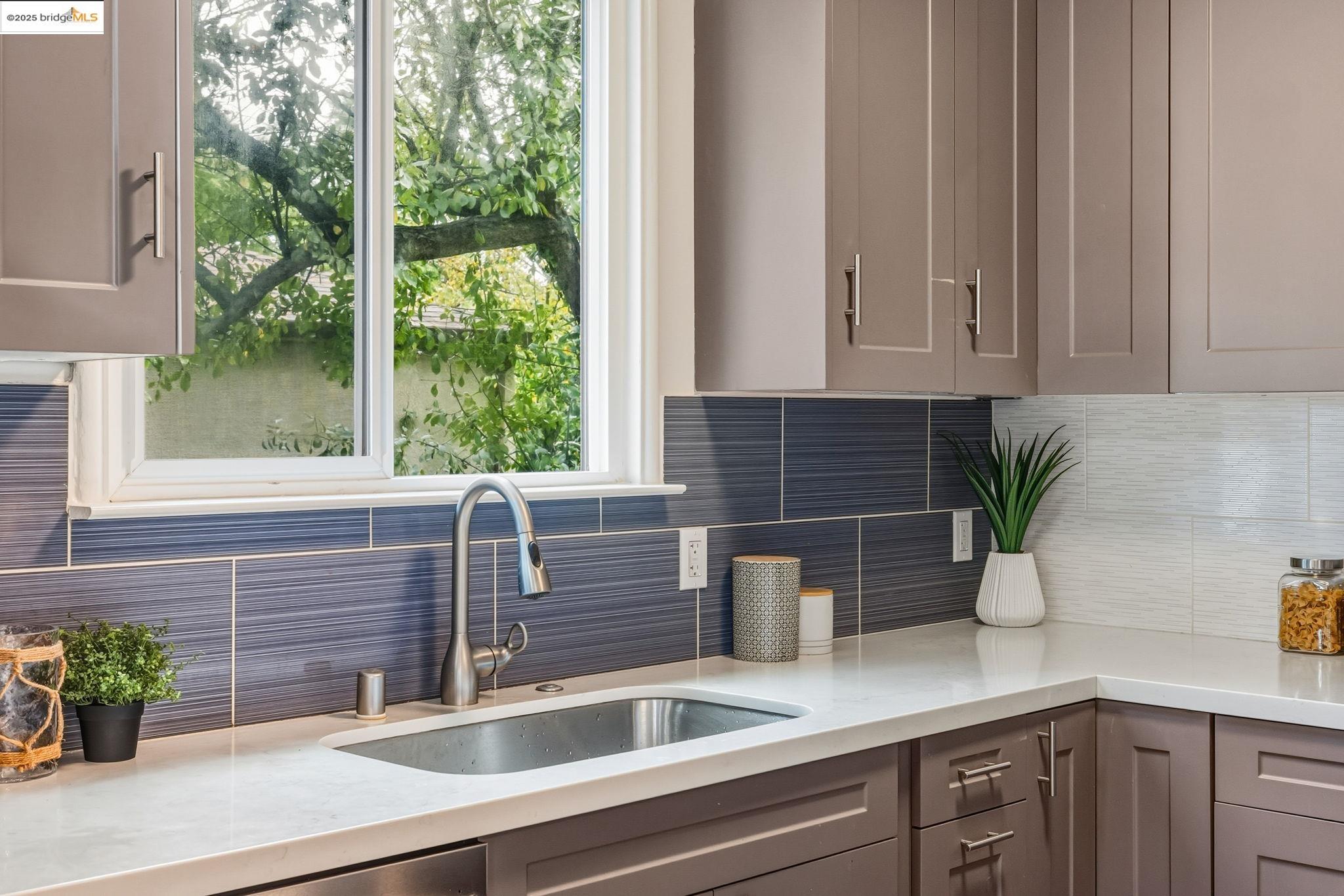 Detail Gallery Image 18 of 42 For 1565 Fir Ave, –,  CA 94578 - 2 Beds | 1 Baths