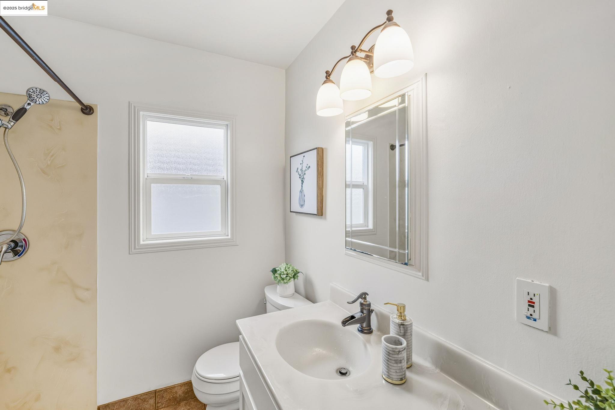 Detail Gallery Image 21 of 42 For 1565 Fir Ave, –,  CA 94578 - 2 Beds | 1 Baths