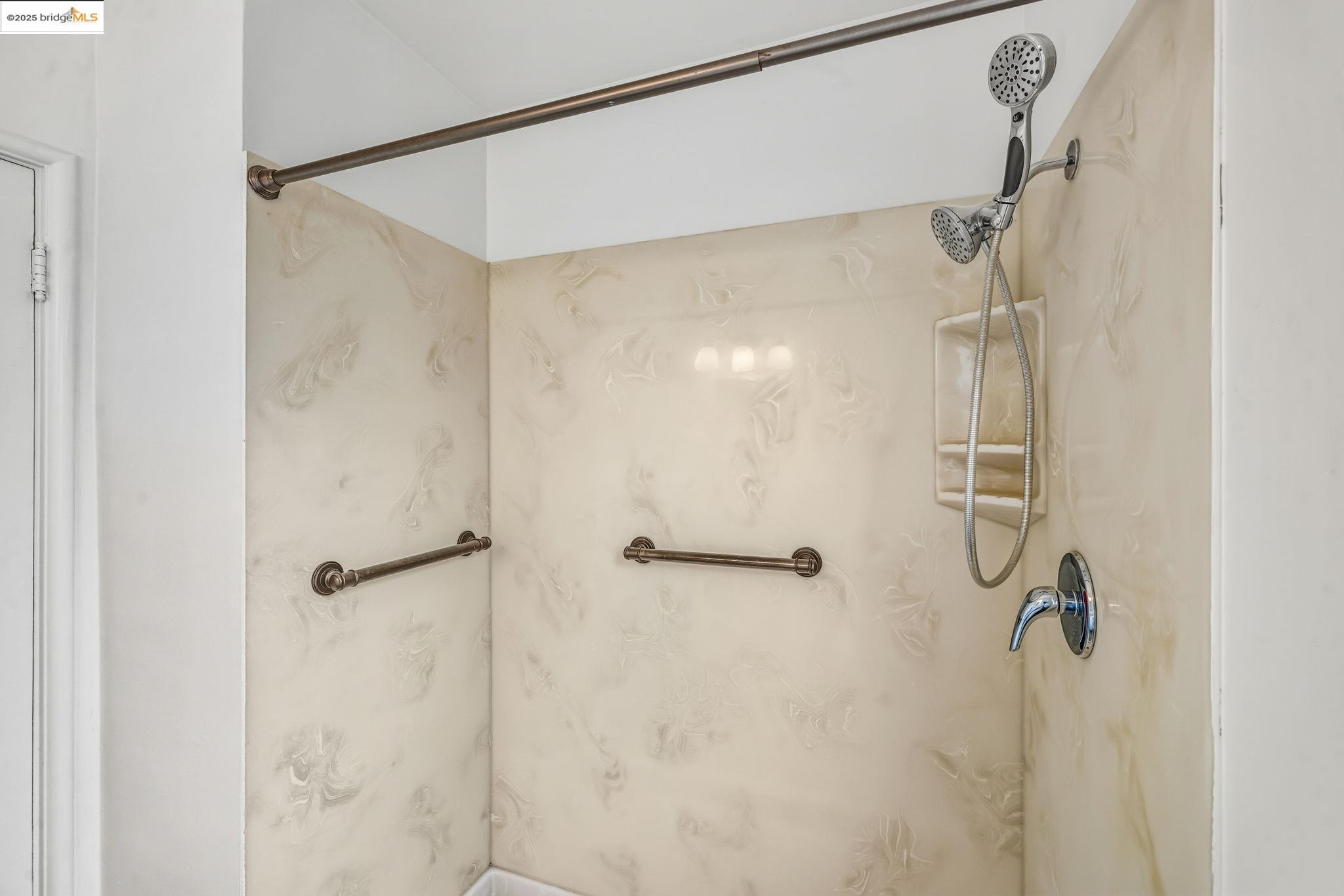 Detail Gallery Image 22 of 42 For 1565 Fir Ave, –,  CA 94578 - 2 Beds | 1 Baths