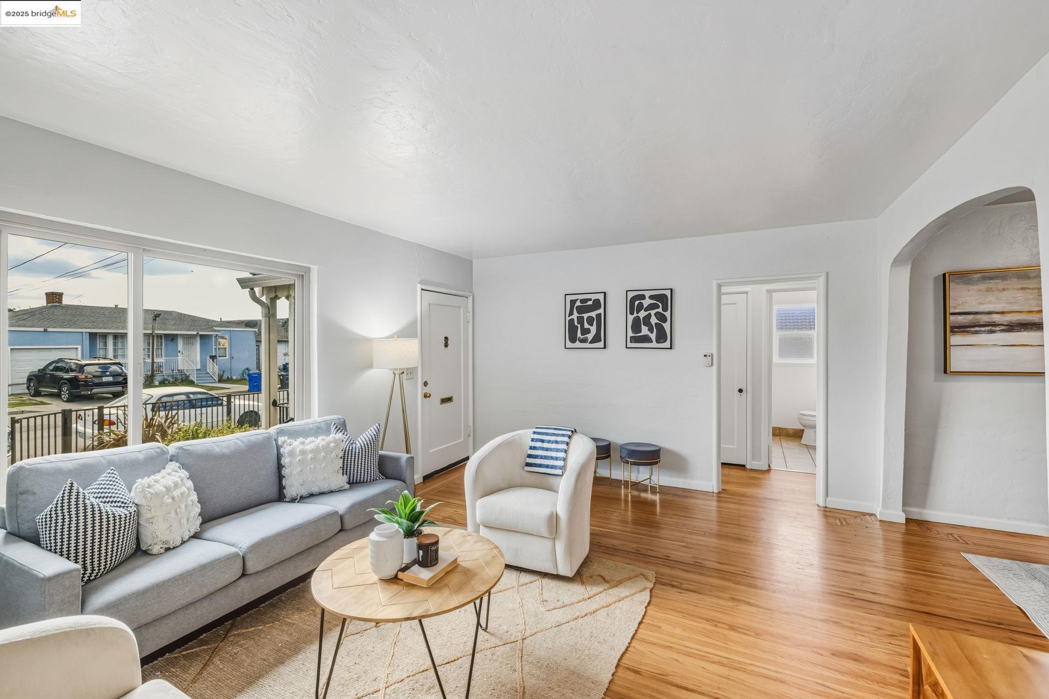 Detail Gallery Image 5 of 42 For 1565 Fir Ave, –,  CA 94578 - 2 Beds | 1 Baths