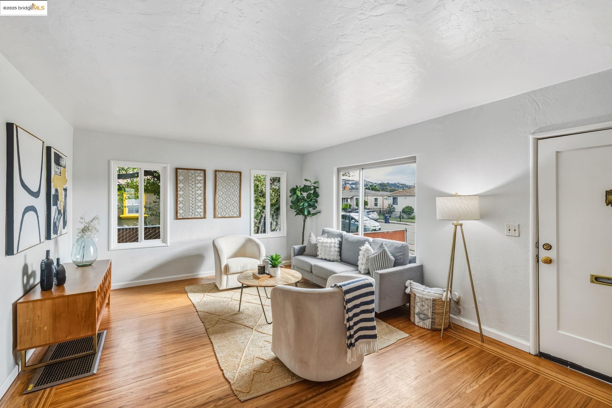 Detail Gallery Image 8 of 42 For 1565 Fir Ave, –,  CA 94578 - 2 Beds | 1 Baths