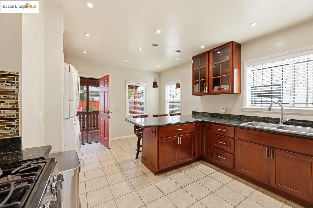 Detail Gallery Image 12 of 43 For 5230 Hillen Dr, Oakland,  CA 94619 - 4 Beds | 1 Baths