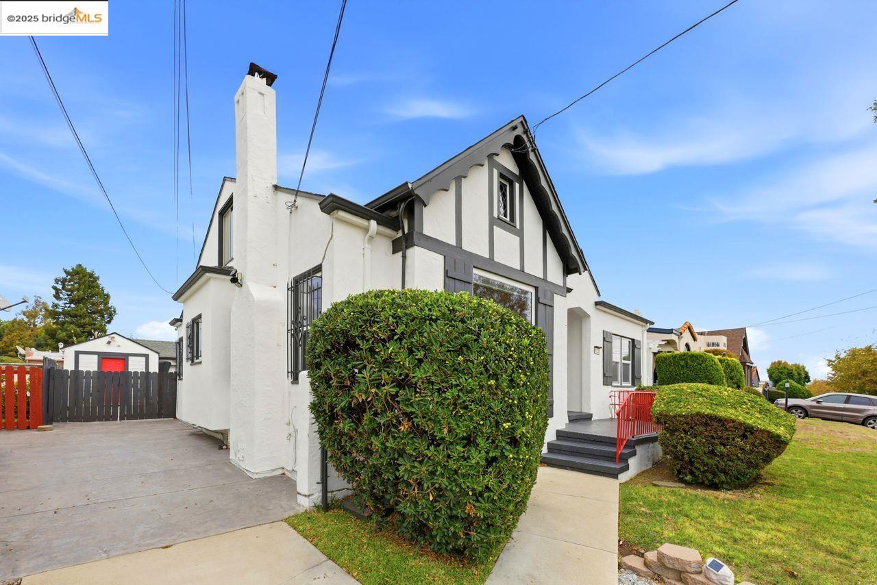 Detail Gallery Image 4 of 43 For 5230 Hillen Dr, Oakland,  CA 94619 - 4 Beds | 1 Baths