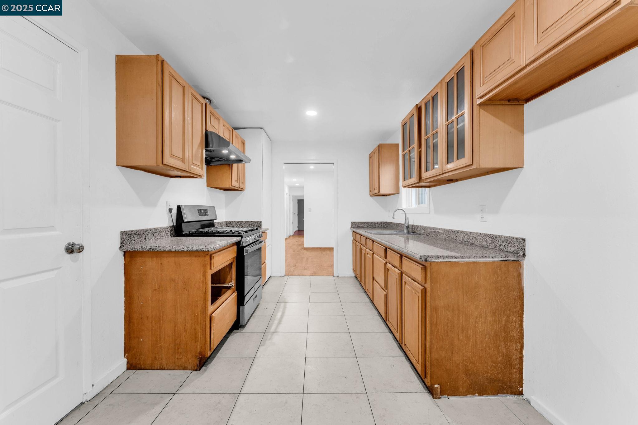 Detail Gallery Image 3 of 30 For 436 Marina Way S, Richmond,  CA 94804 - 3 Beds | 1/1 Baths