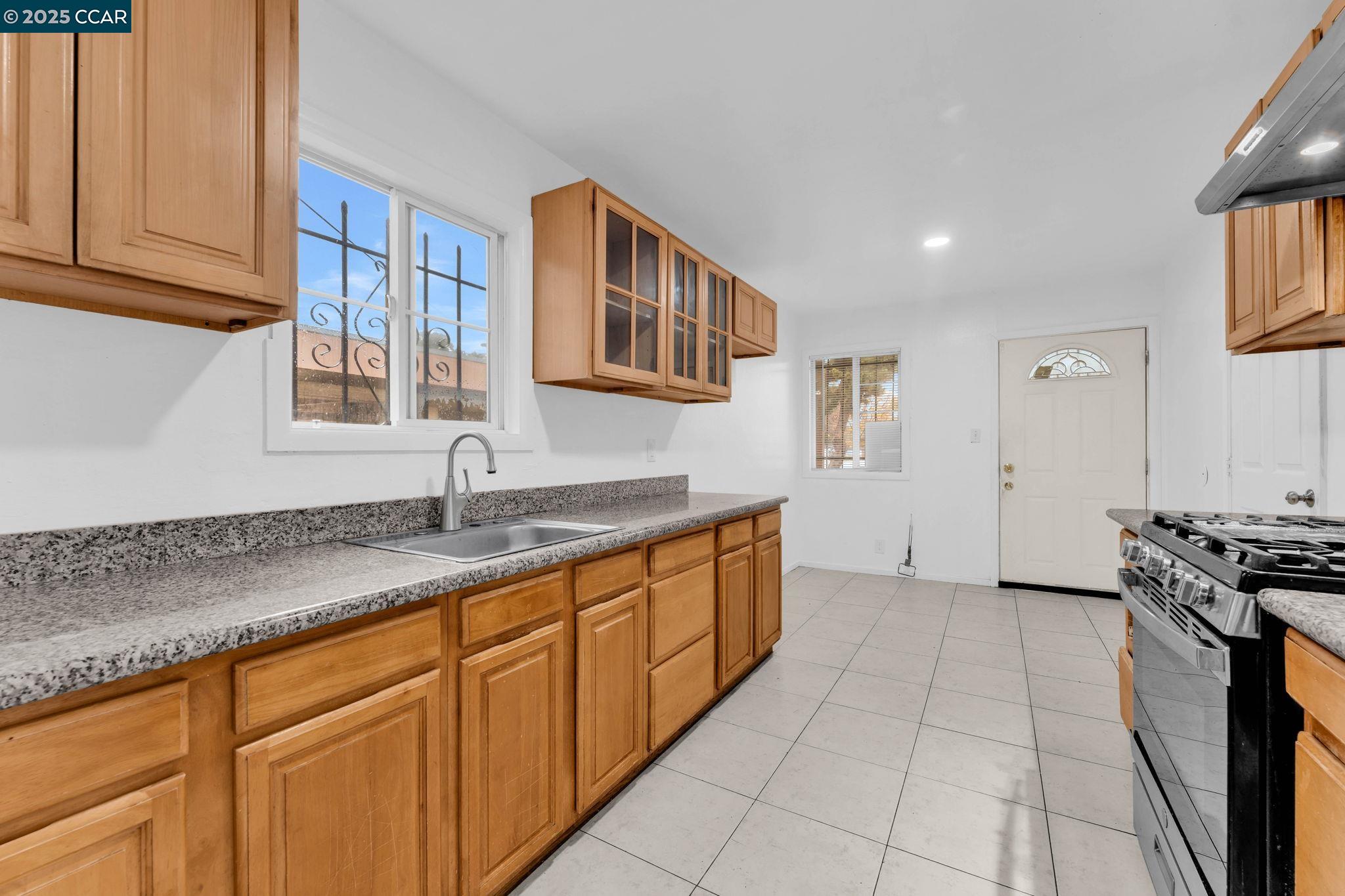 Detail Gallery Image 7 of 30 For 436 Marina Way S, Richmond,  CA 94804 - 3 Beds | 1/1 Baths