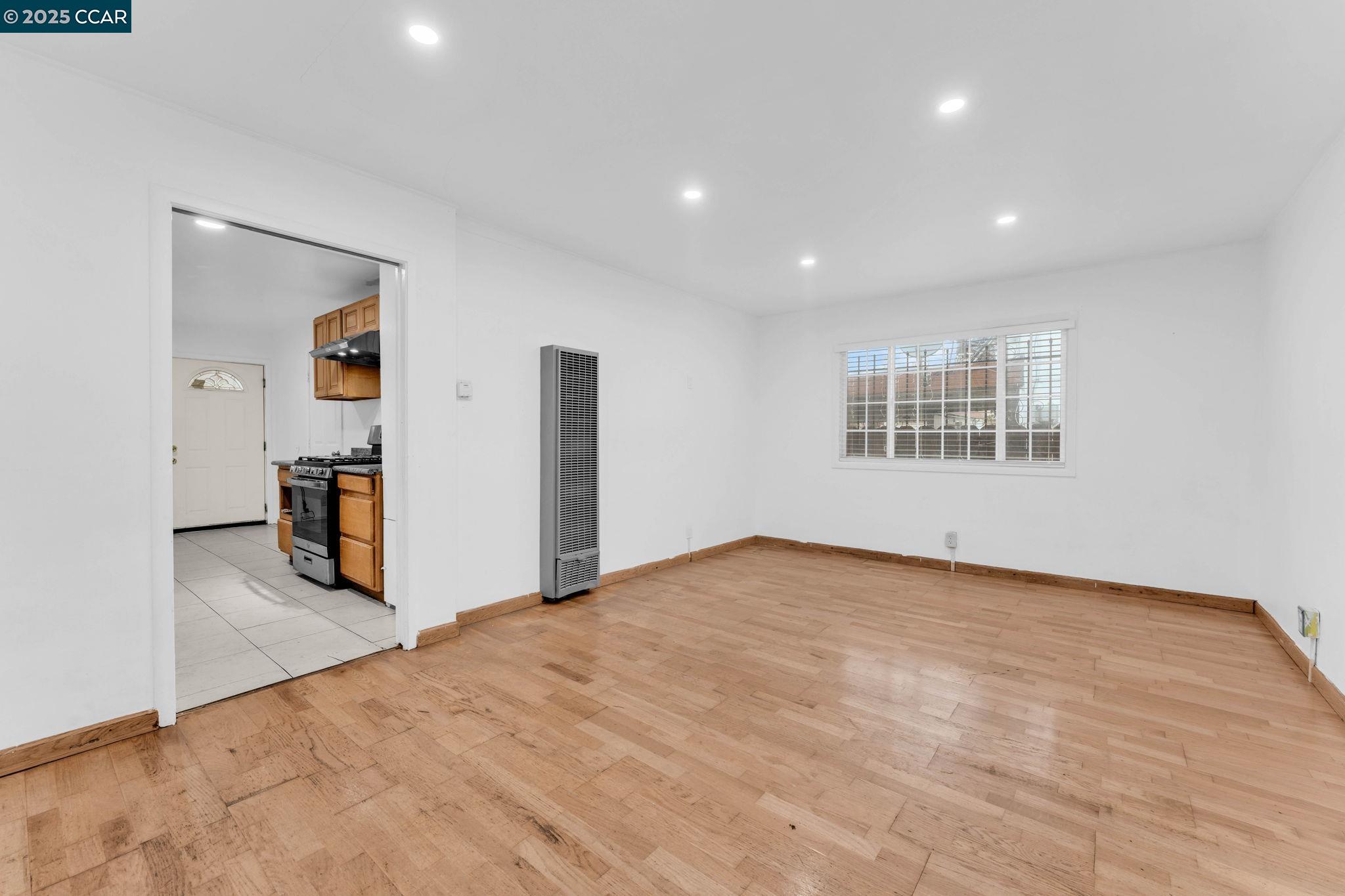 Detail Gallery Image 8 of 30 For 436 Marina Way S, Richmond,  CA 94804 - 3 Beds | 1/1 Baths