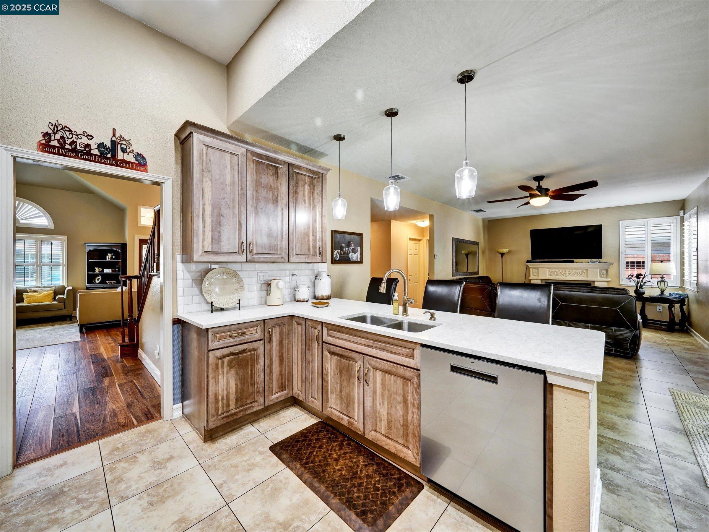 Detail Gallery Image 12 of 51 For 913 Cedar Brook Ln, Vacaville,  CA 95687 - 4 Beds | 2/1 Baths