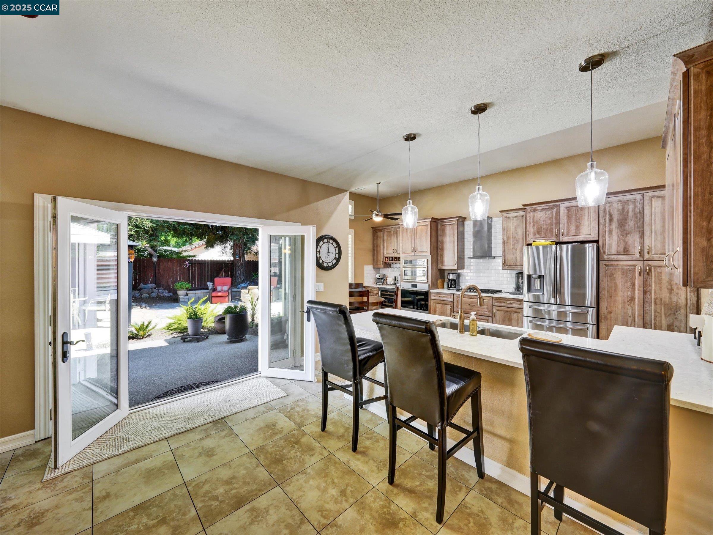 Detail Gallery Image 15 of 51 For 913 Cedar Brook Ln, Vacaville,  CA 95687 - 4 Beds | 2/1 Baths