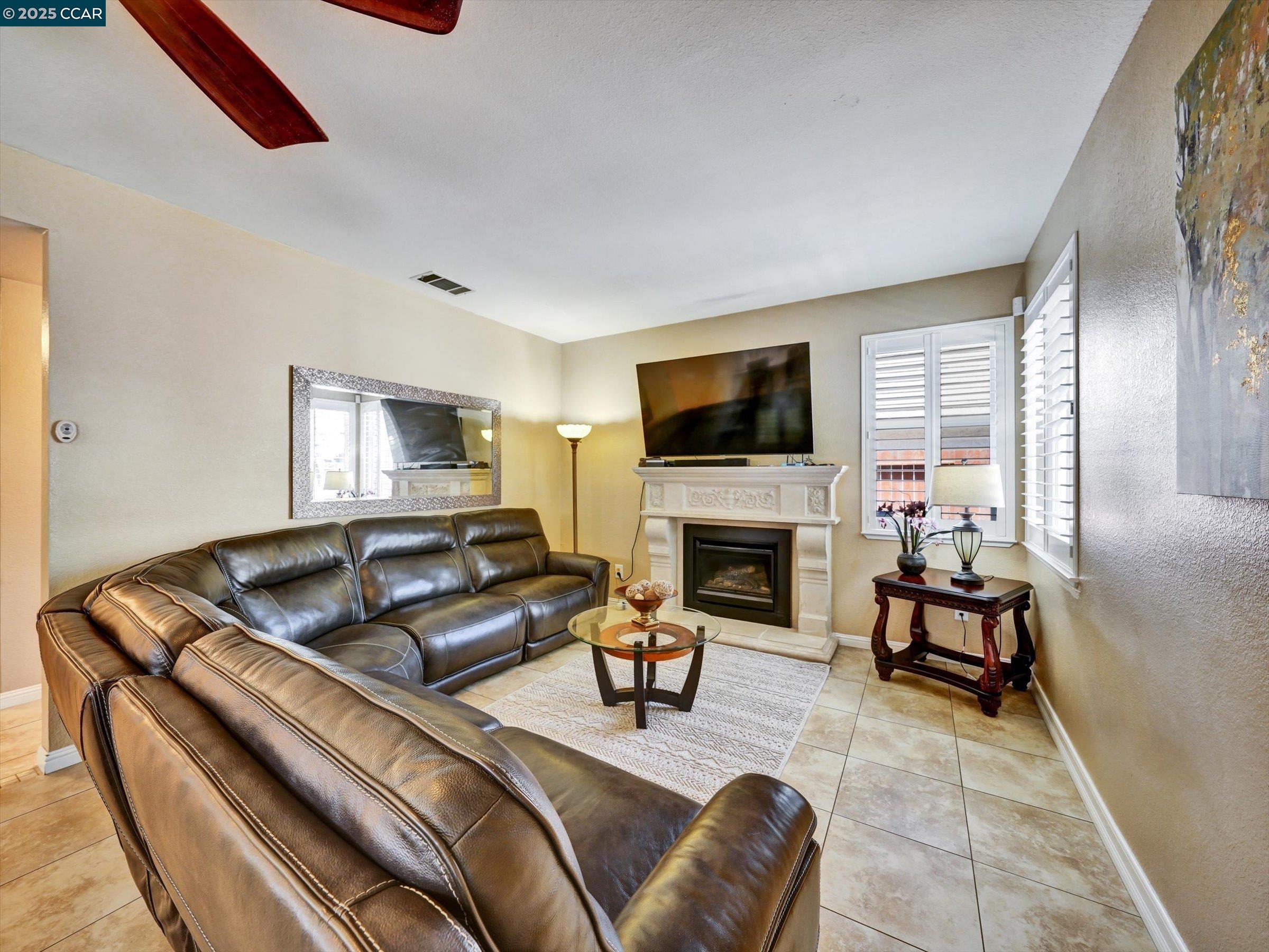 Detail Gallery Image 17 of 51 For 913 Cedar Brook Ln, Vacaville,  CA 95687 - 4 Beds | 2/1 Baths