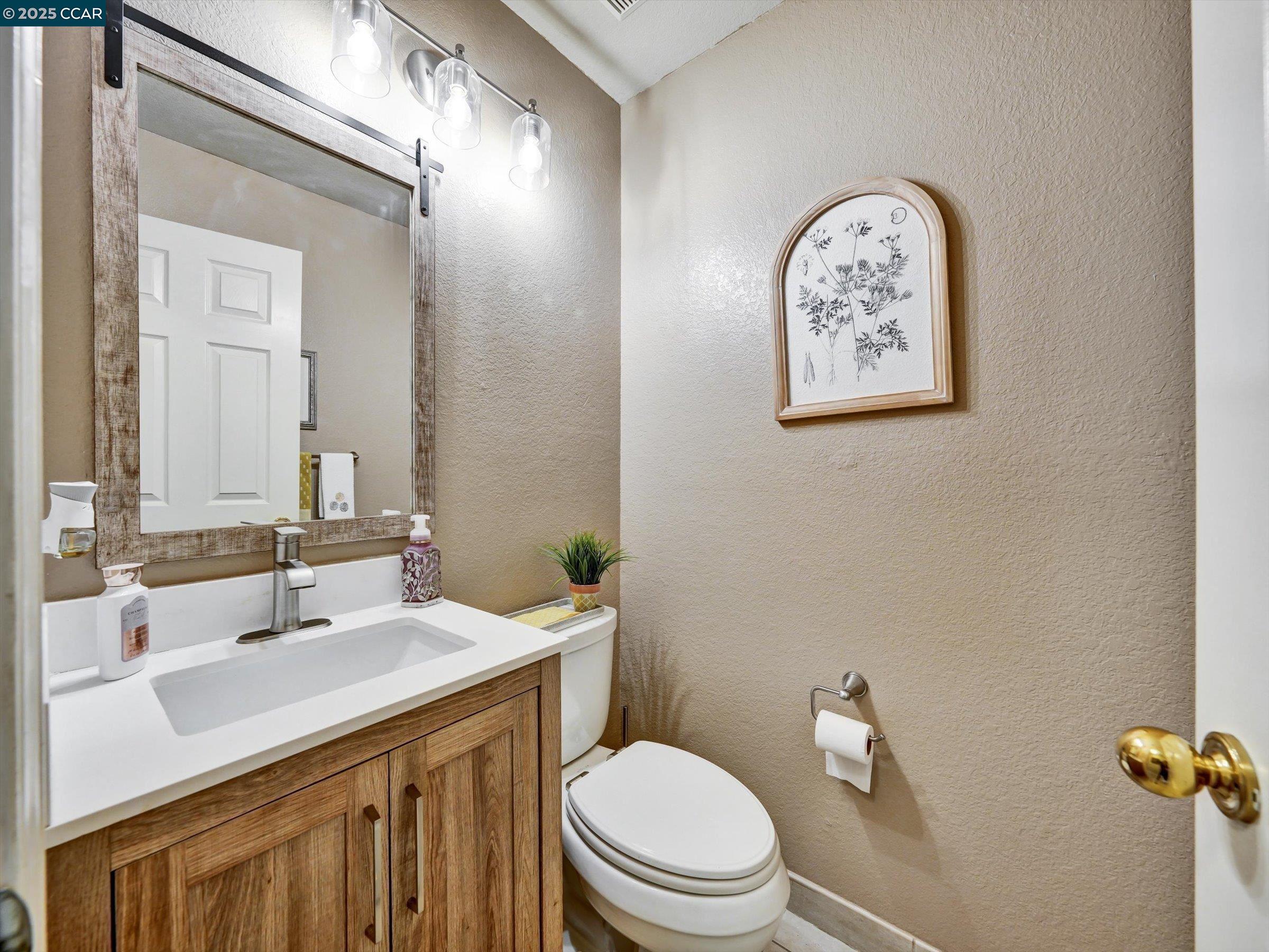 Detail Gallery Image 19 of 51 For 913 Cedar Brook Ln, Vacaville,  CA 95687 - 4 Beds | 2/1 Baths