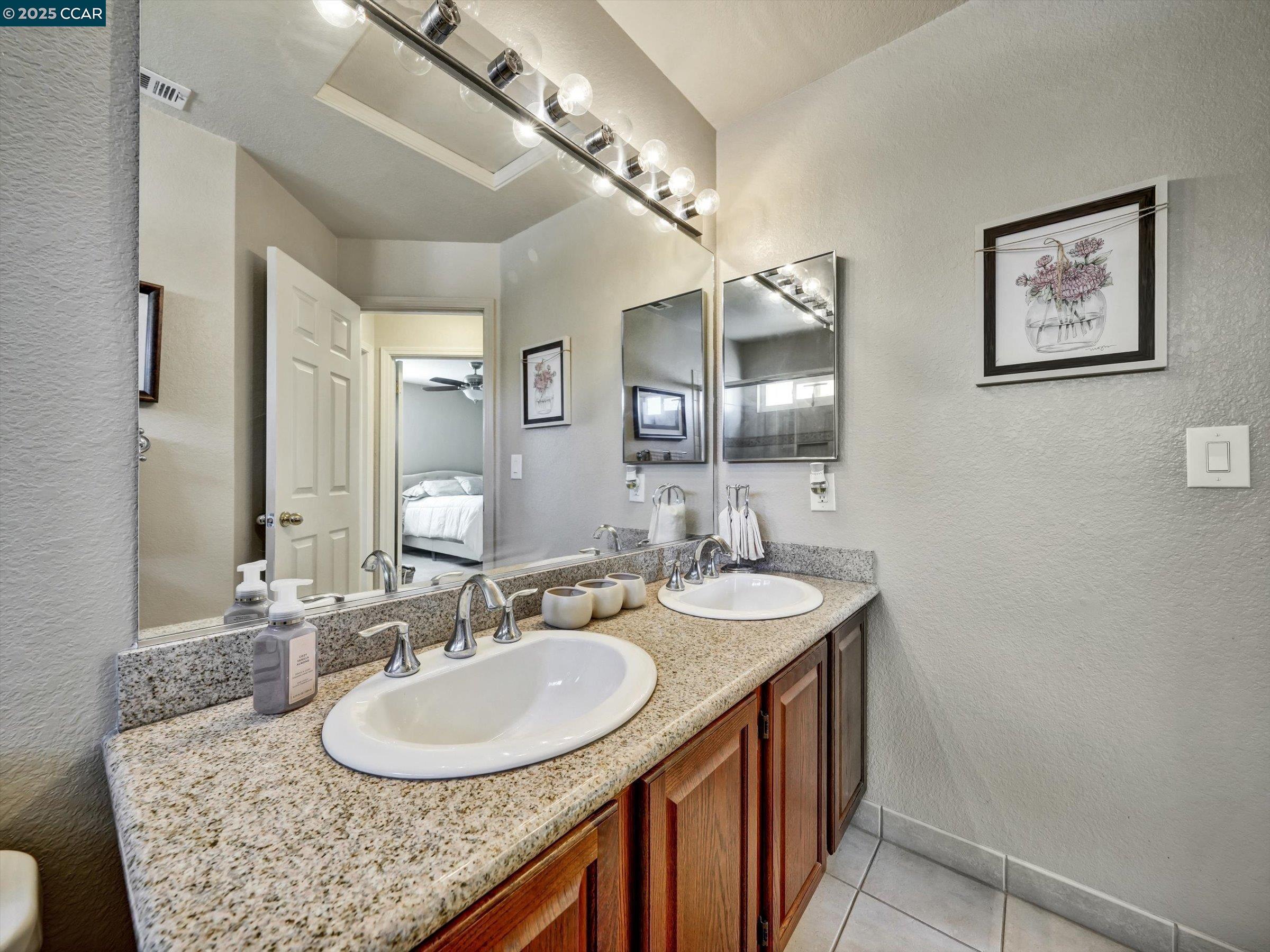 Detail Gallery Image 27 of 51 For 913 Cedar Brook Ln, Vacaville,  CA 95687 - 4 Beds | 2/1 Baths