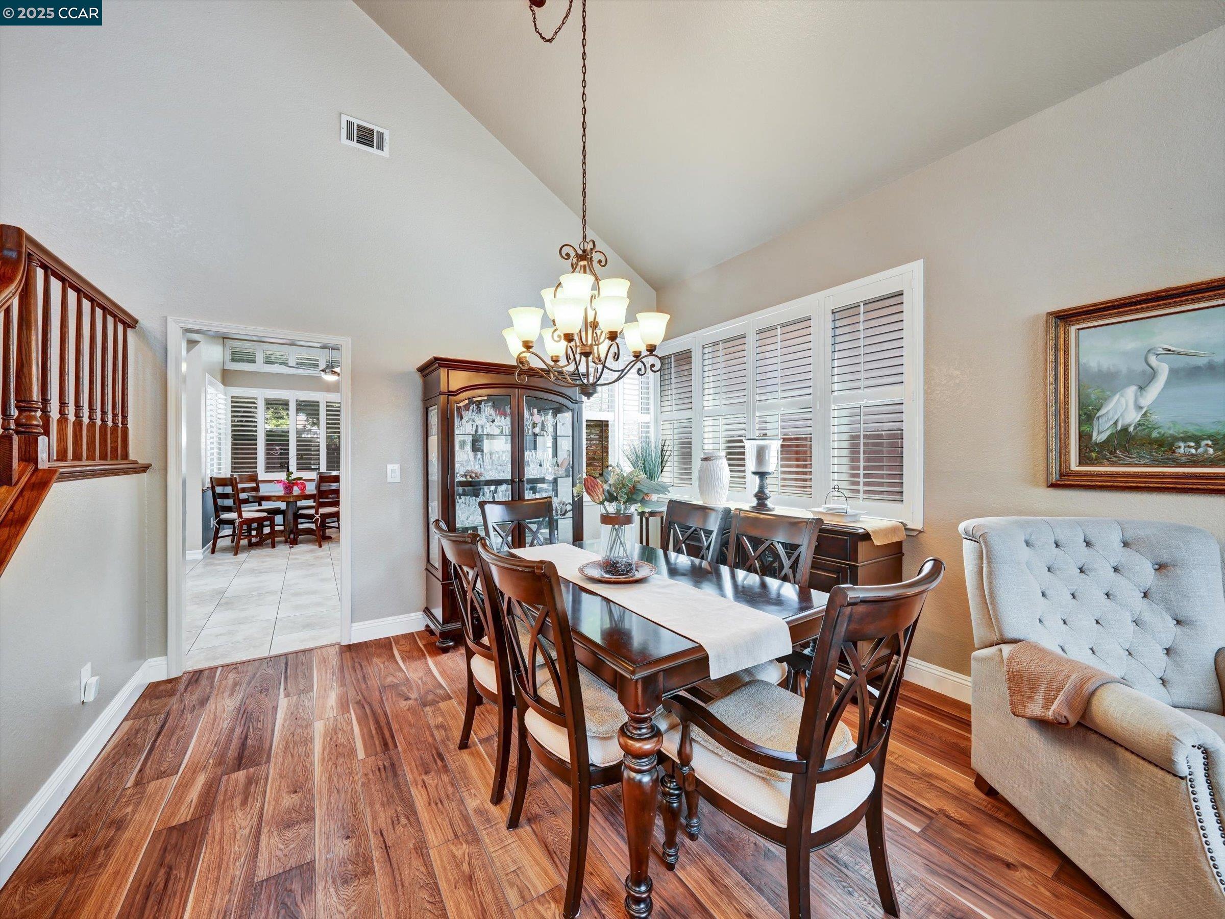 Detail Gallery Image 8 of 51 For 913 Cedar Brook Ln, Vacaville,  CA 95687 - 4 Beds | 2/1 Baths